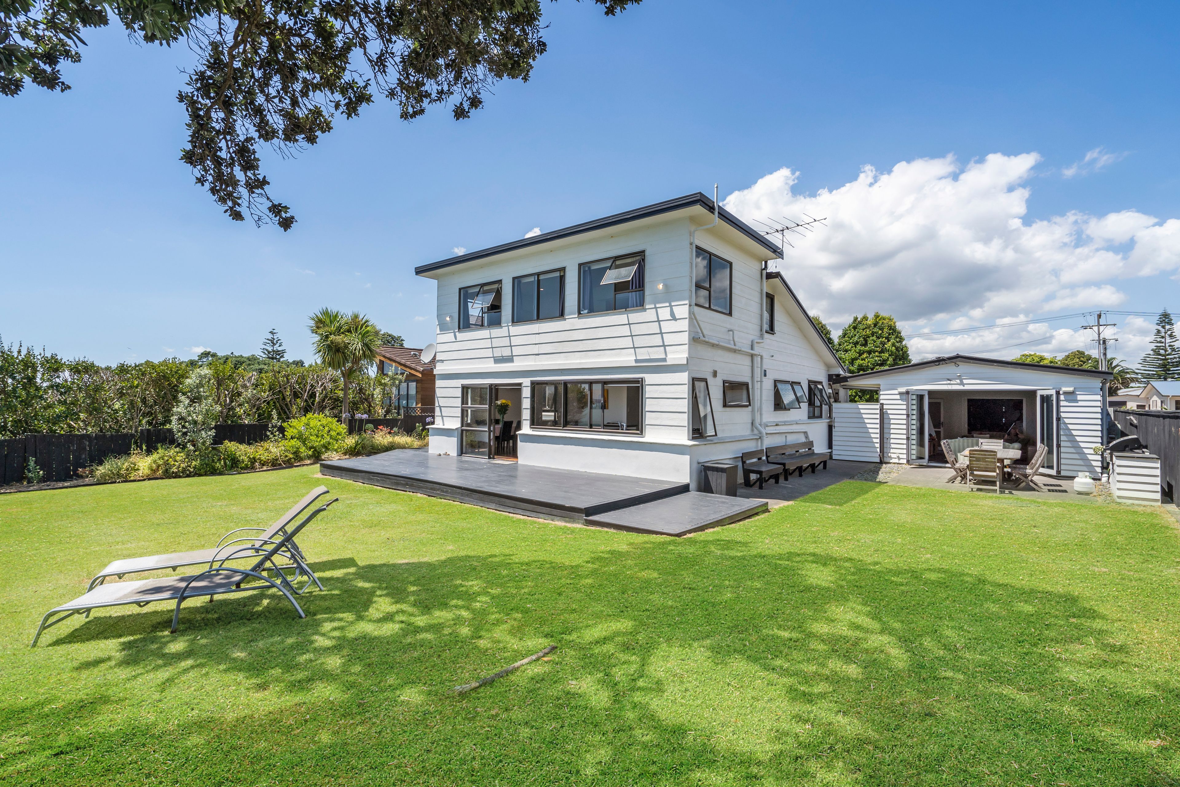 15 Hawke Crescent, Beachlands, Manukau City