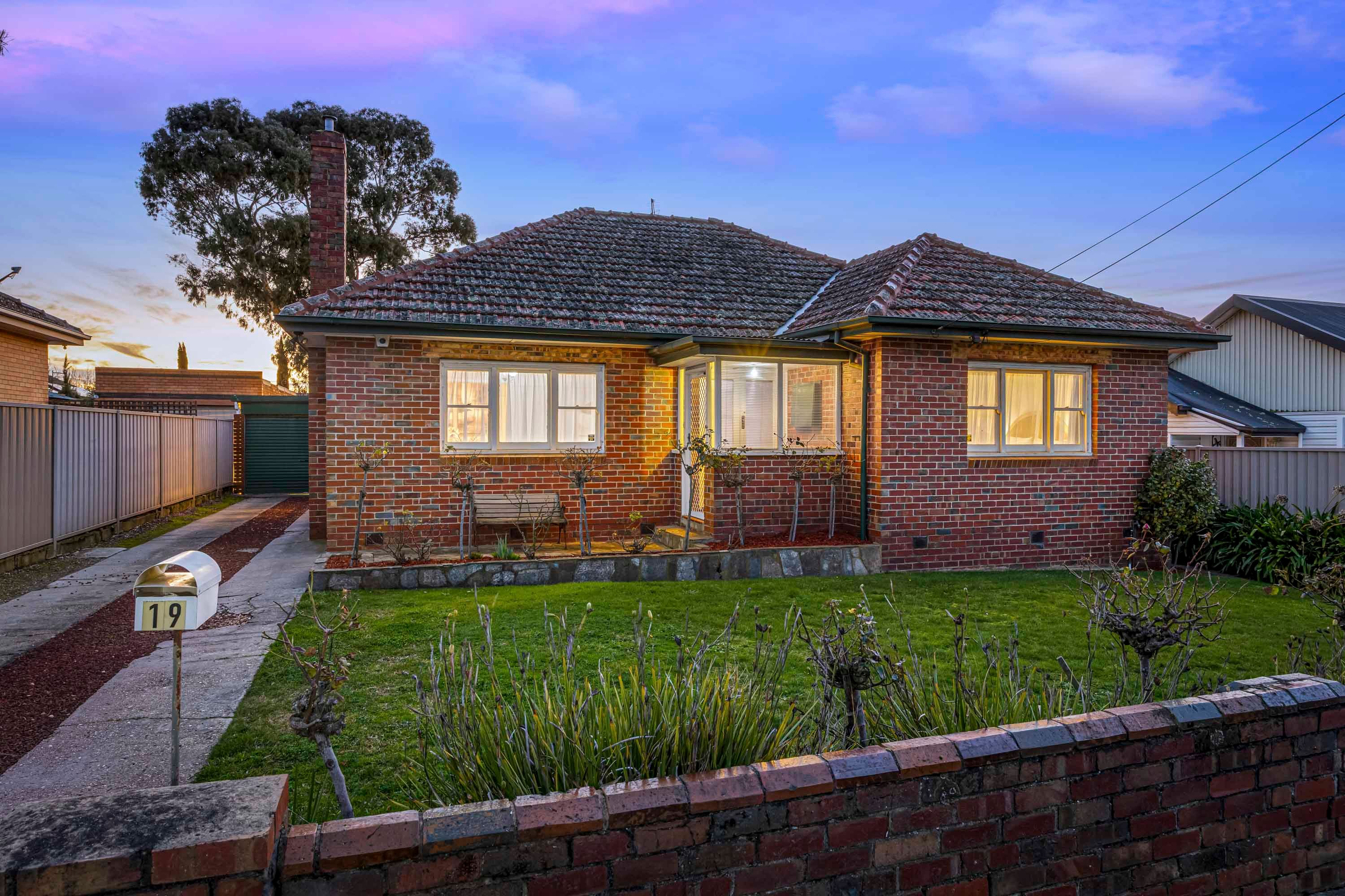 19 White Avenue, Wendouree, VIC 3355