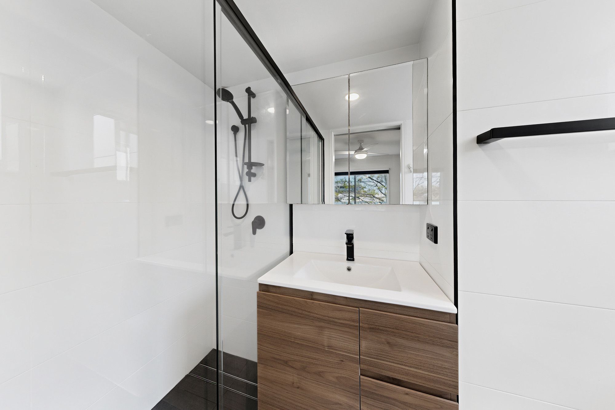 4/27 Norman Drive — photo 10 of 17