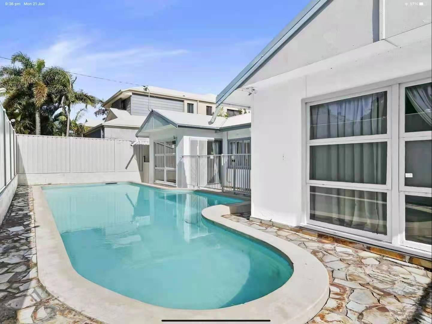 1 Harcourt Crescent, Southport, QLD 4215