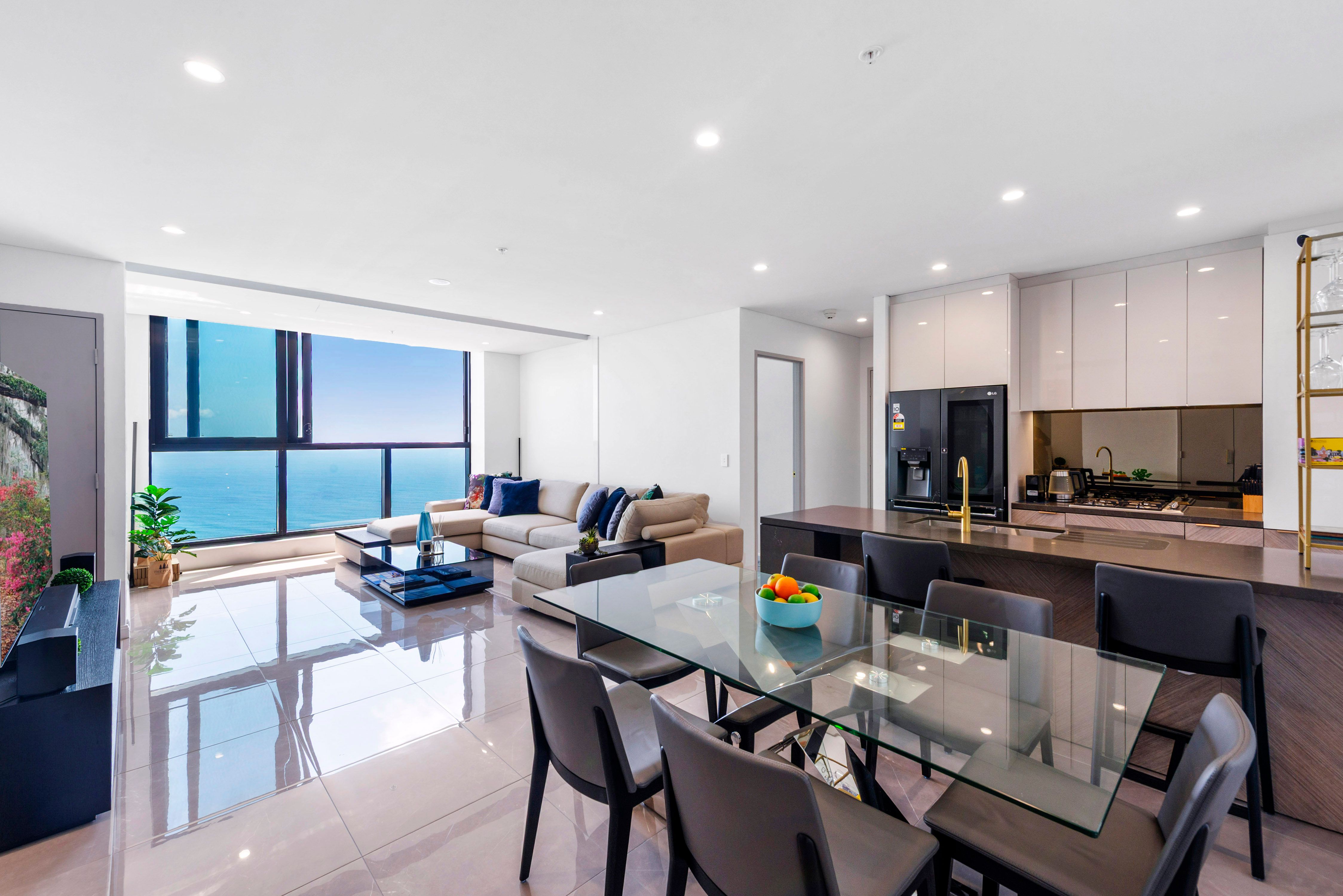 7205/88 The Esplanade — photo from Ray White Advantage