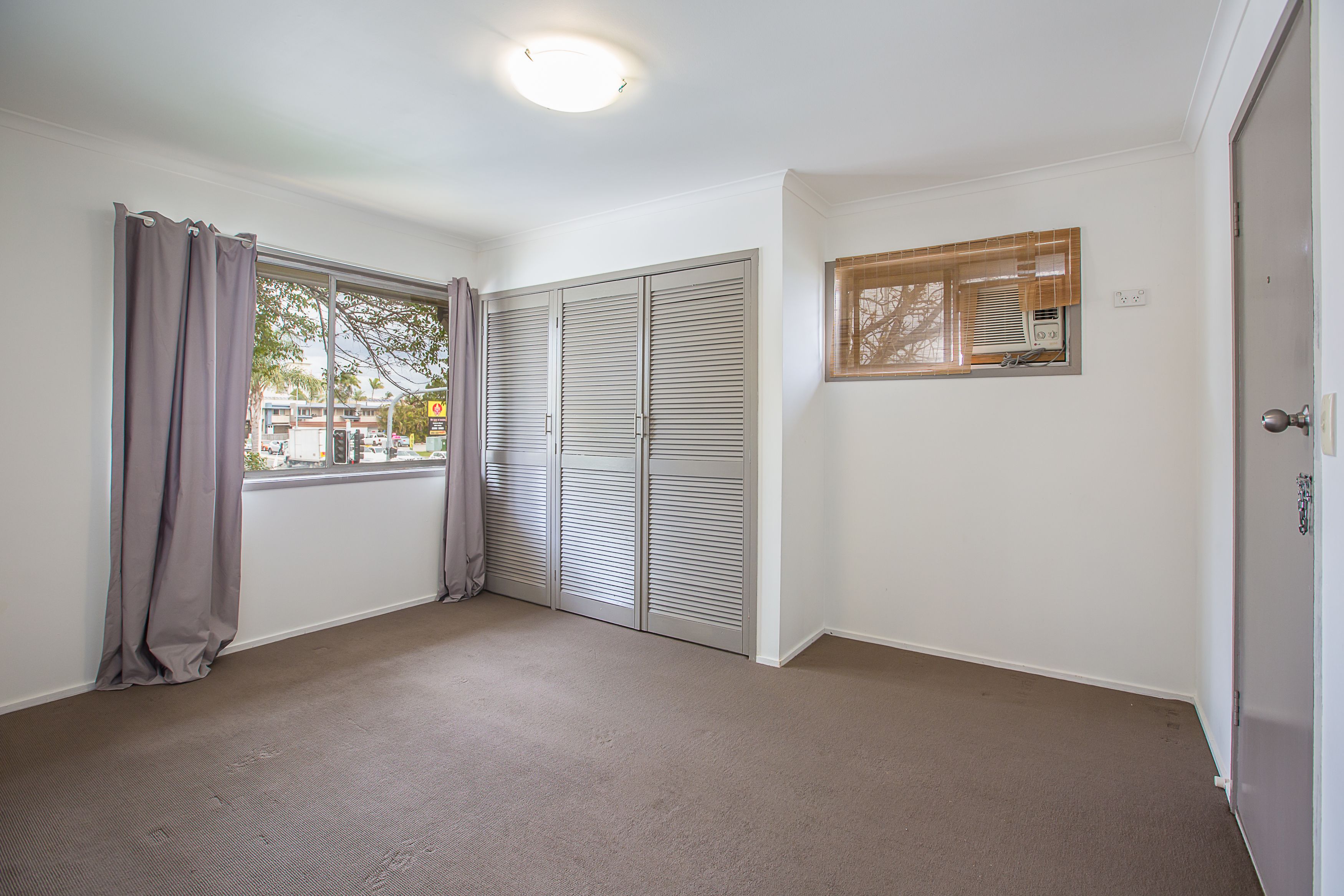 1/3 Central Street, Labrador, QLD 4215