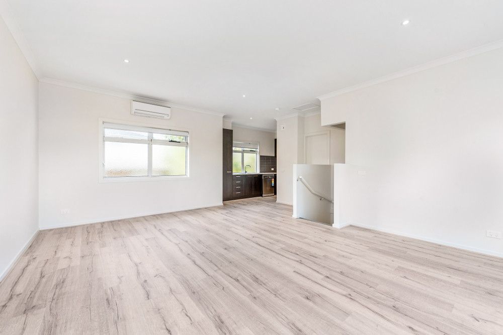 2/34 Silverton Drive, Ferntree Gully, VIC 3156