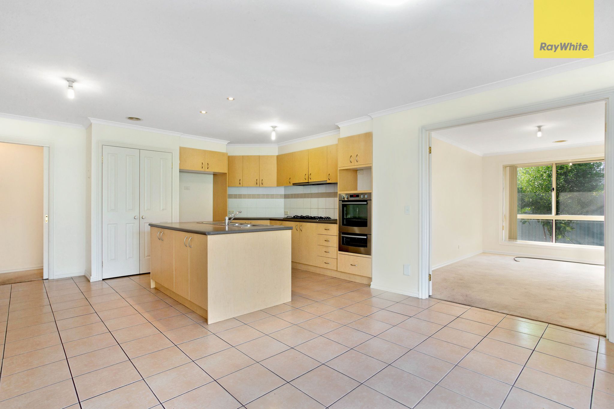 1/2 Kinterbury Drive, Kings Park, VIC 3021