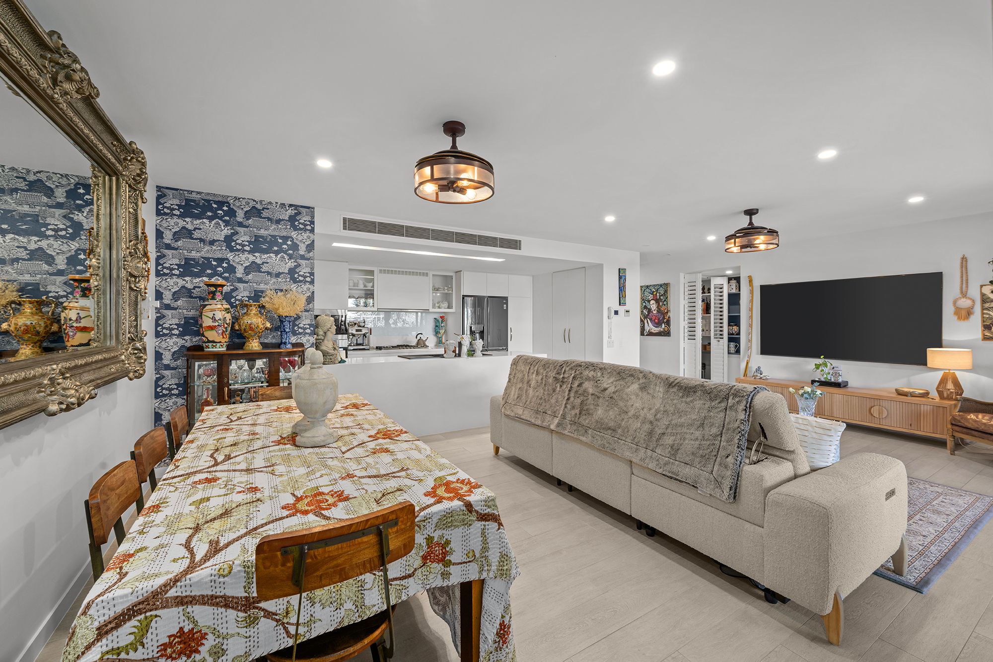6103/323 Bayview Street — photo 9 of 27
