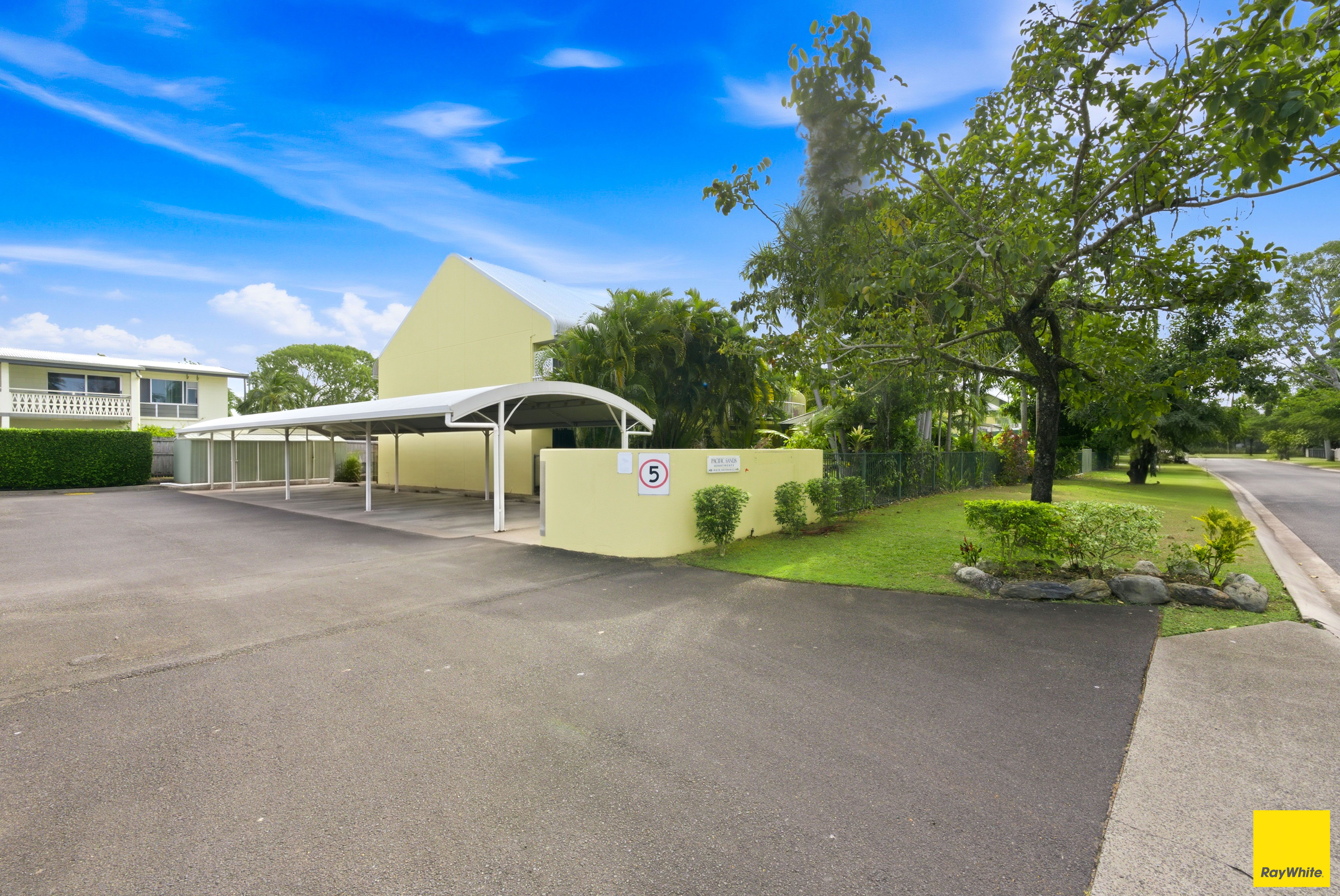 19/1-19 Poinciana Street — photo 11 of 14