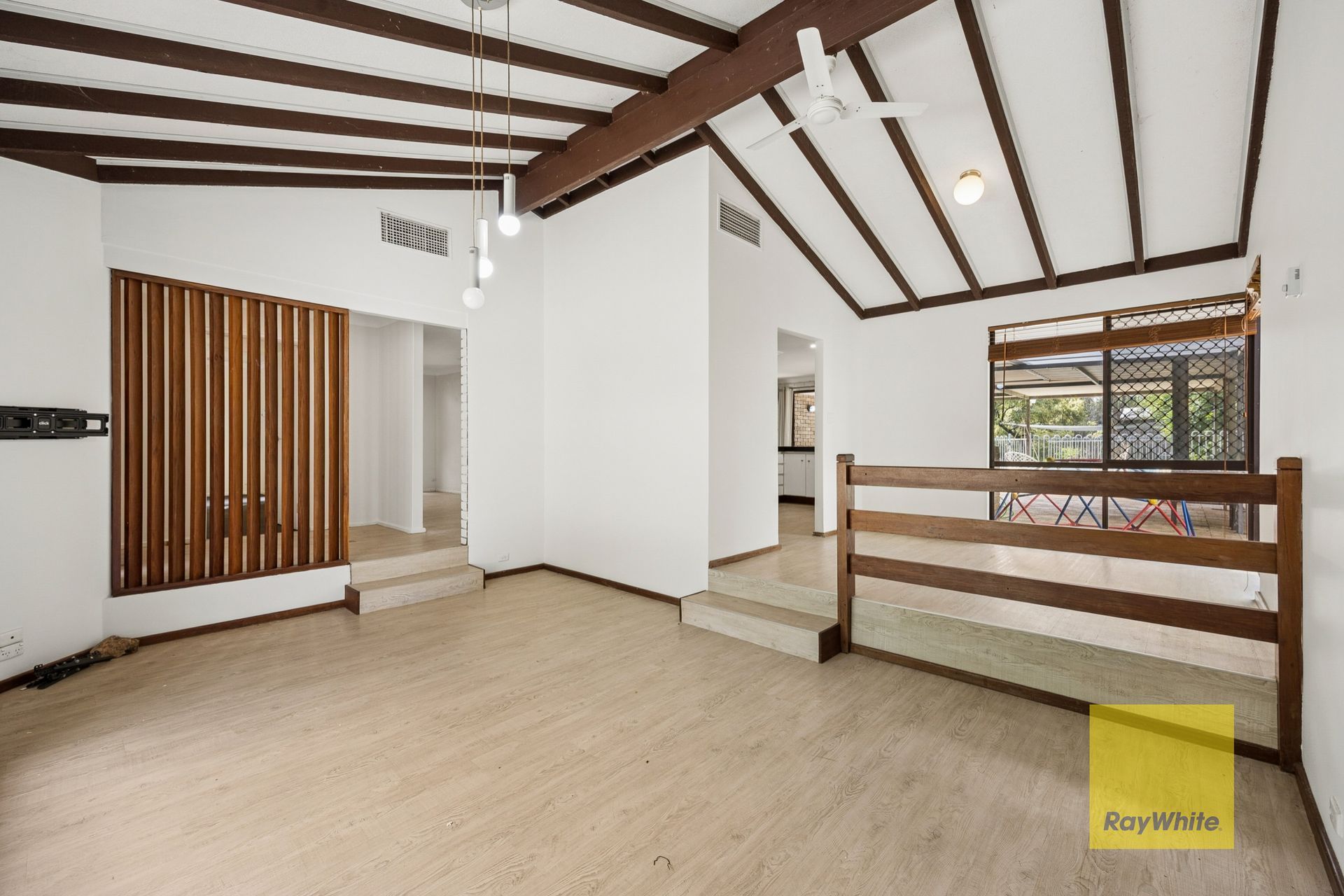 305 Traylen Road — photo 5 of 30