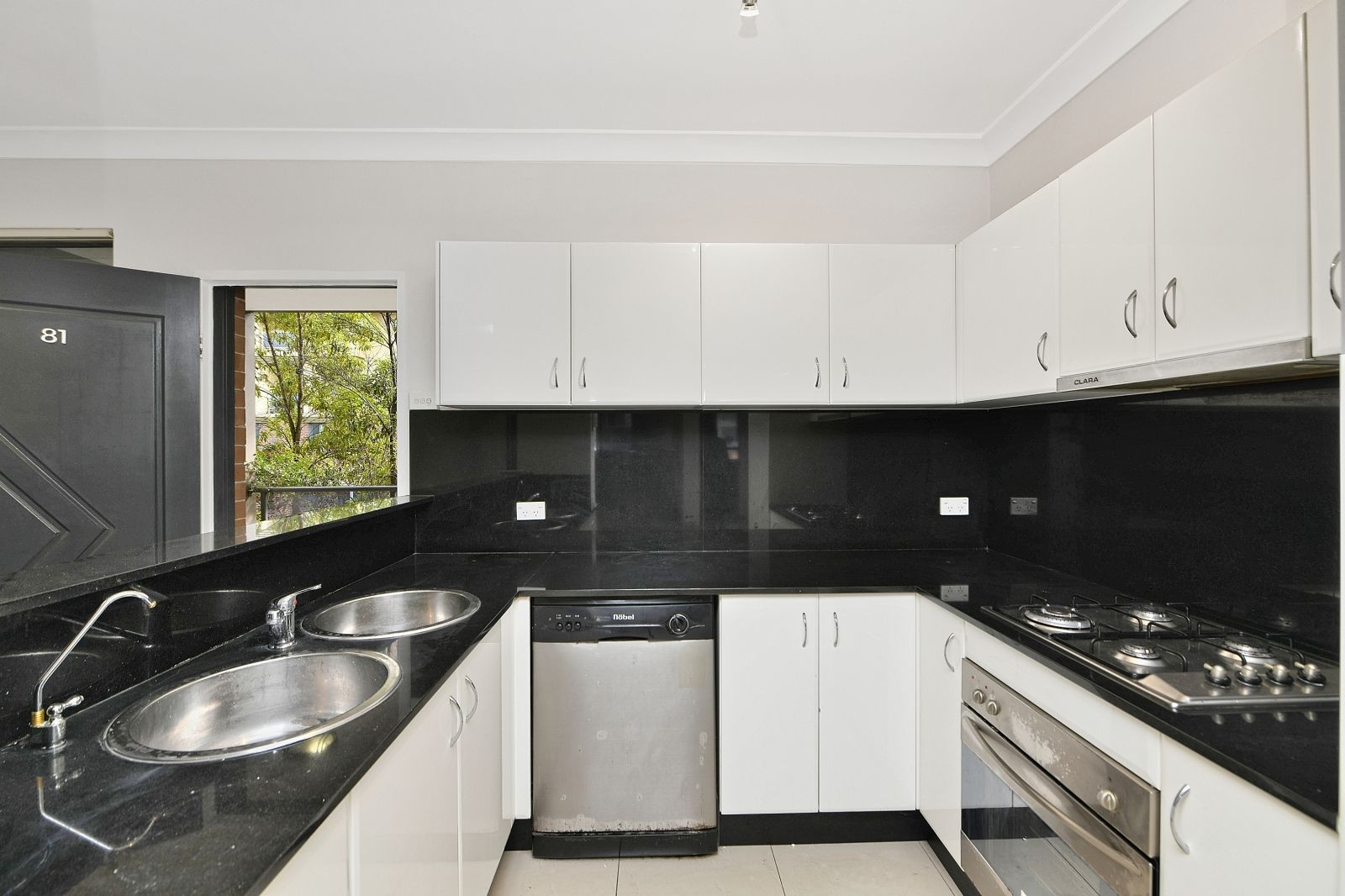 81/49 Henderson Road — photo 3 of 6