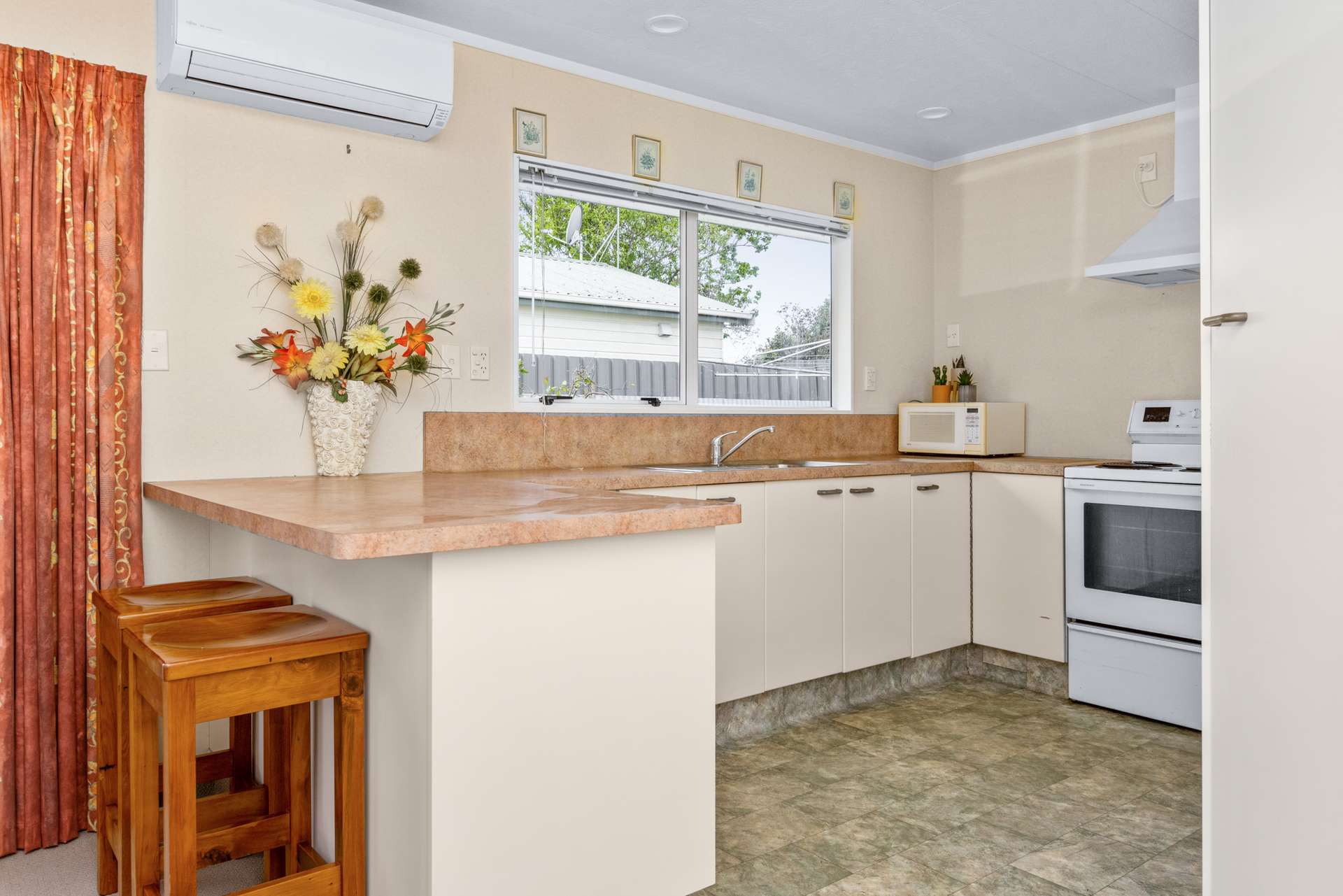 2/64 Riverbend Road photo 3