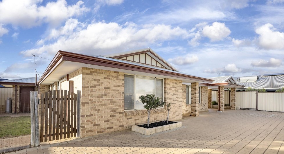 15 Premier Circle, Dongara, WA 6525