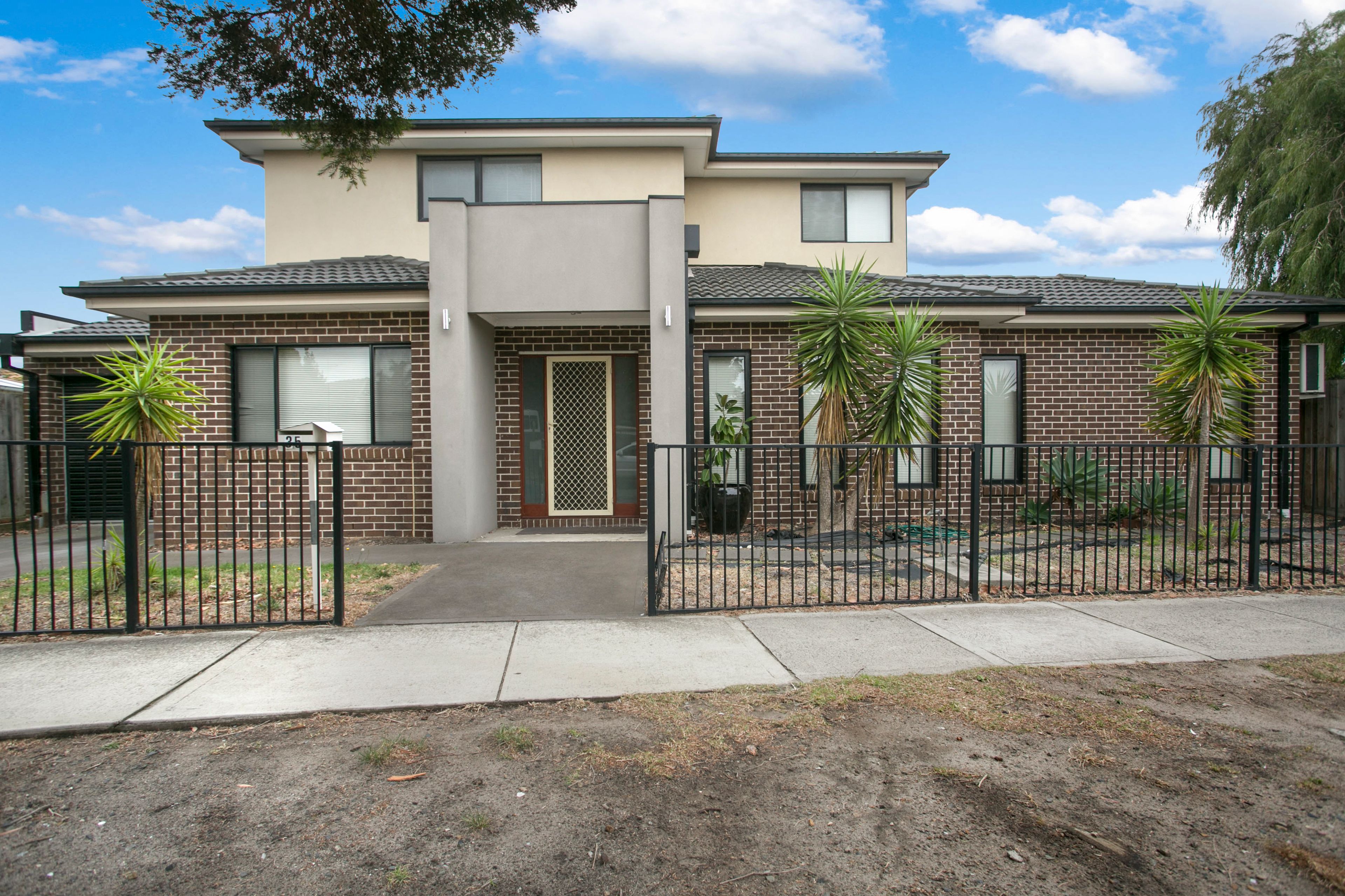 35 Earnshaw Drive, Carrum Downs VIC 3201