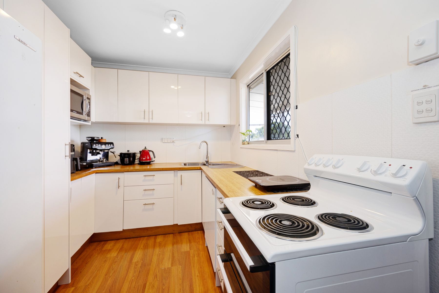 6 Corella Crescent — photo 3 of 12