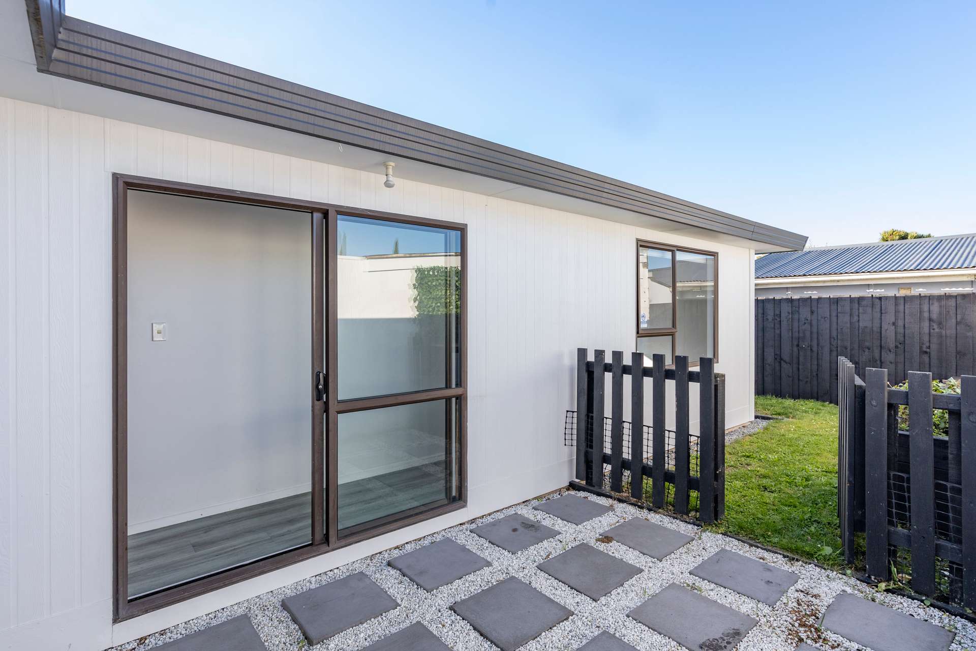16 Bourne Crescent photo 12