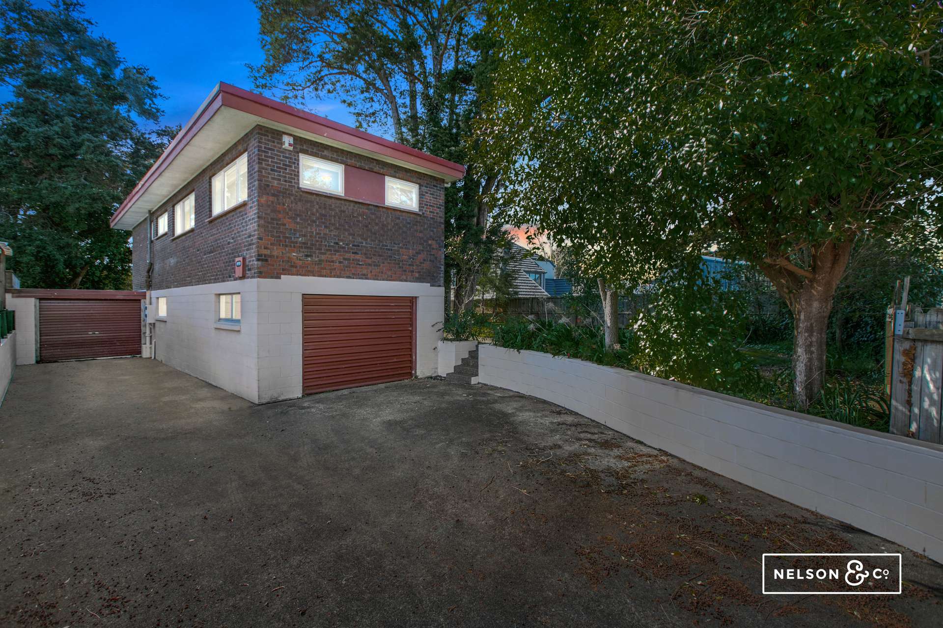 52 Lawrence Crescent photo 0