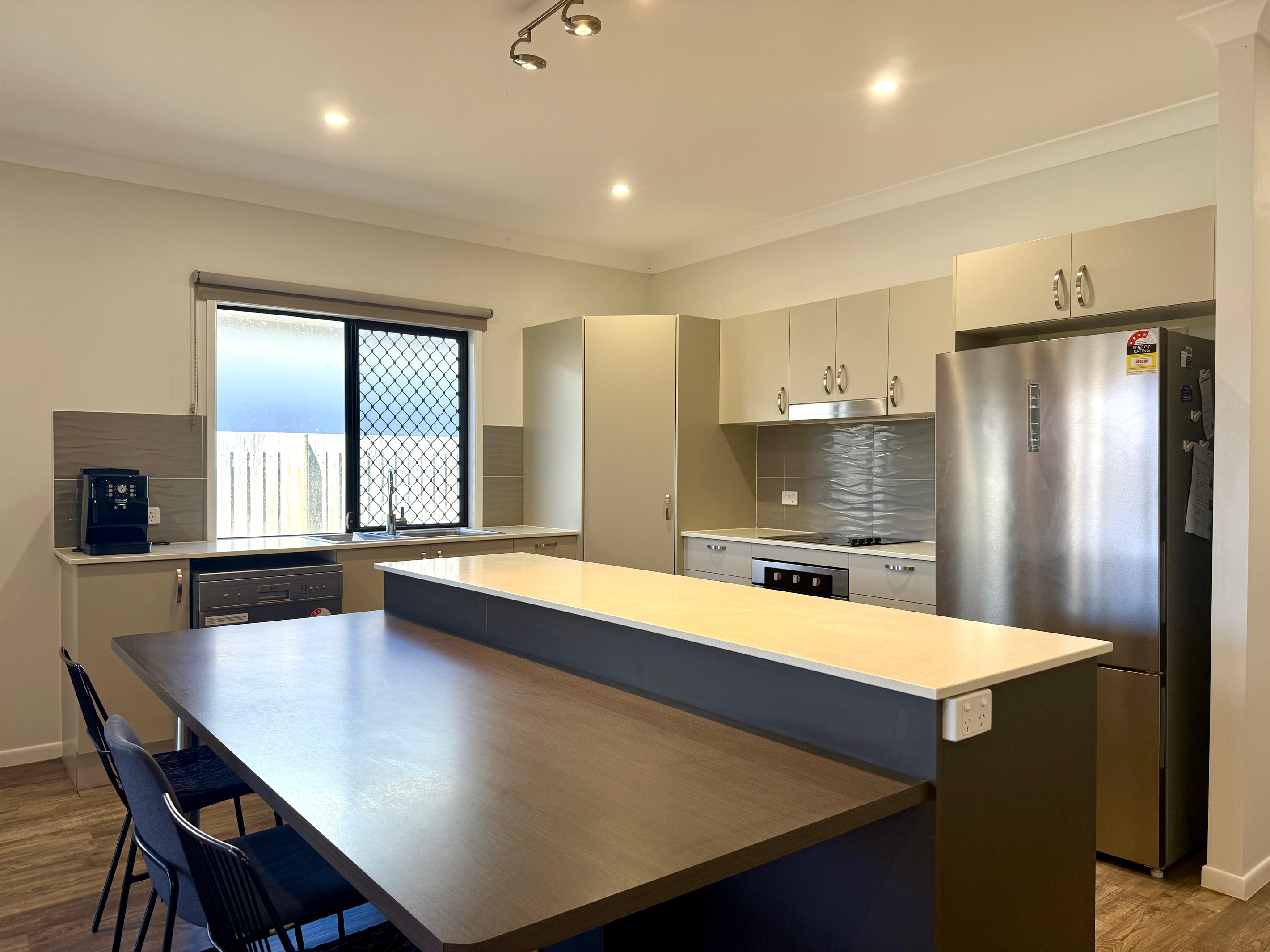8 Friday Avenue, Burdell, QLD 4818