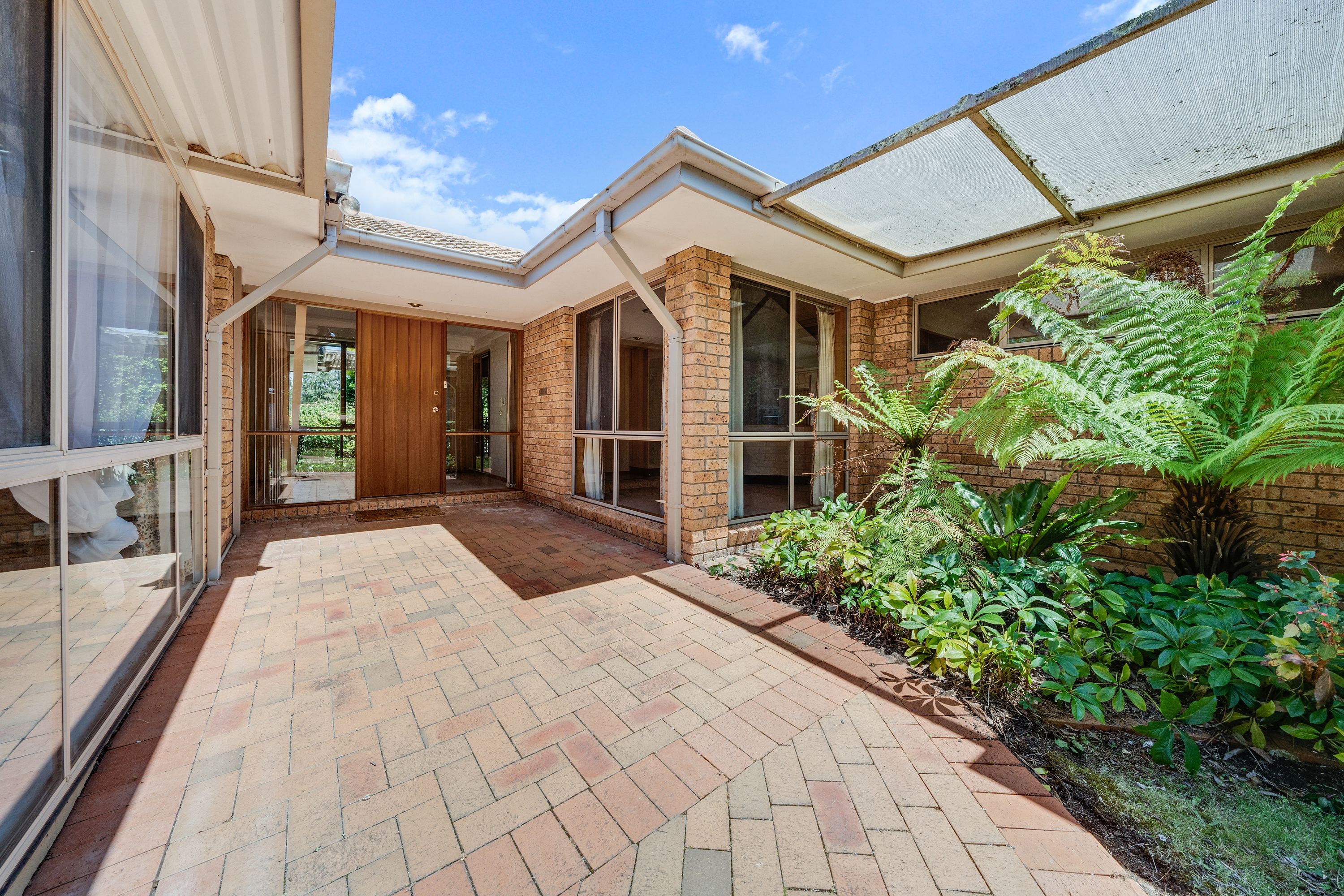 24 Rowntree Crescent, Isaacs, ACT 2607 - Leased House - Ray White Canberra