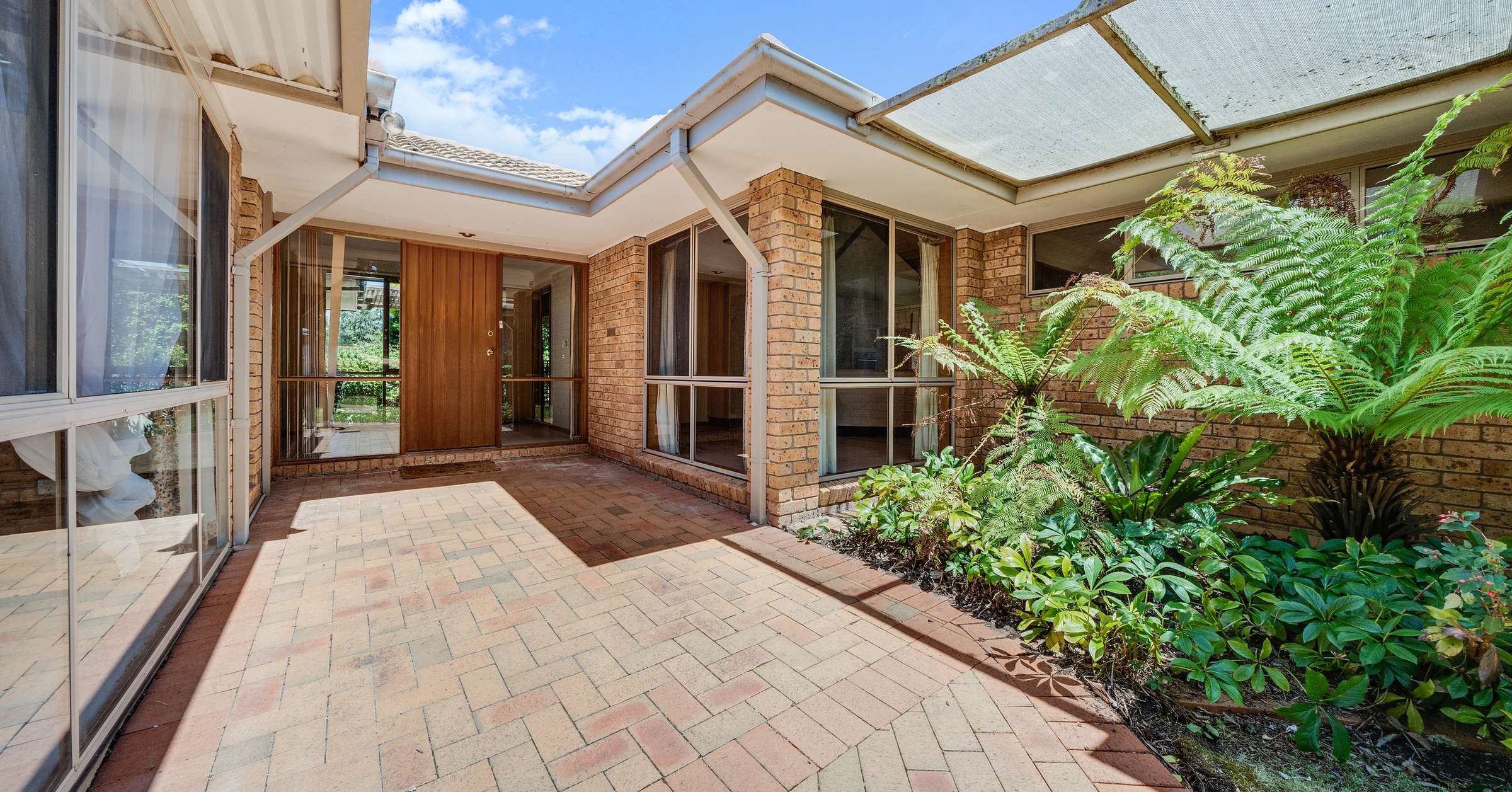 24 Rowntree Crescent, Isaacs, ACT 2607 - Leased House - Ray White Canberra