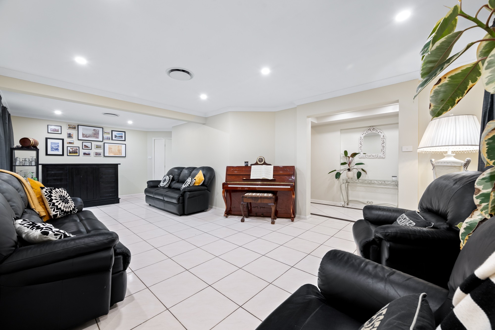 10 Warriewood Street, Woodbine, NSW 2560
