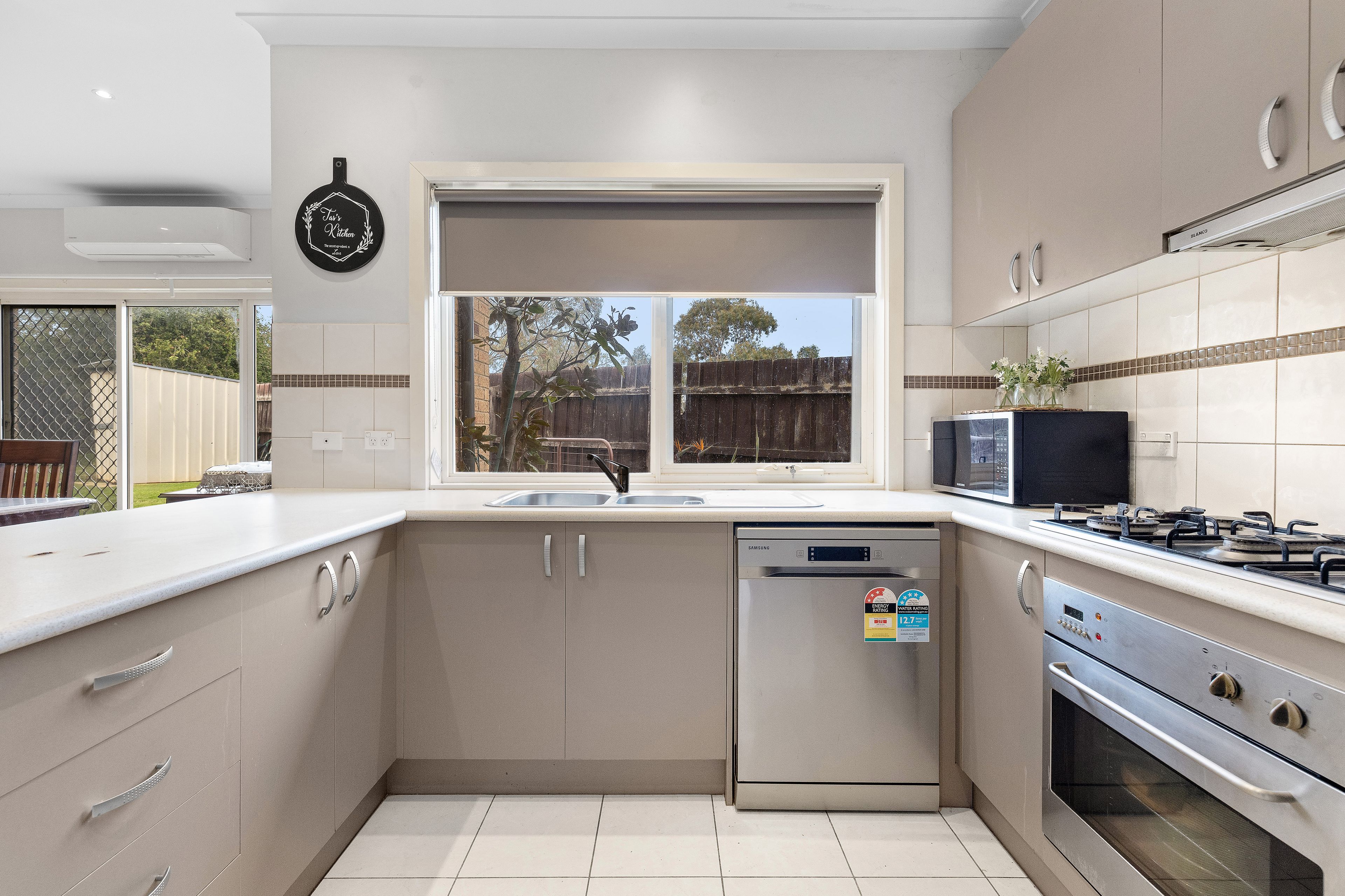 2/55-57 Sunningdale Crescent — photo 9 of 23