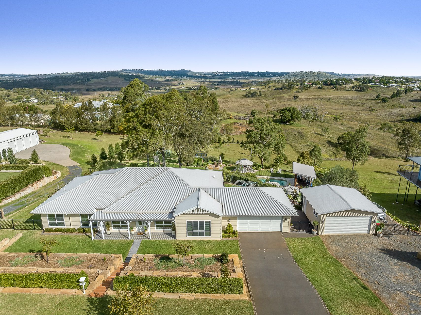 33 Colonial Drive, Gowrie Junction, QLD 4352