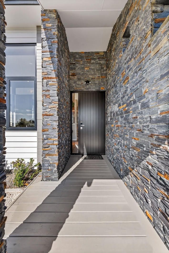 Beachlands, Exceptional Home - 5 Bedrooms 3