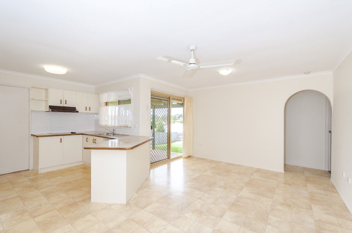 5 Fairbairn Place, Clinton, QLD 4680