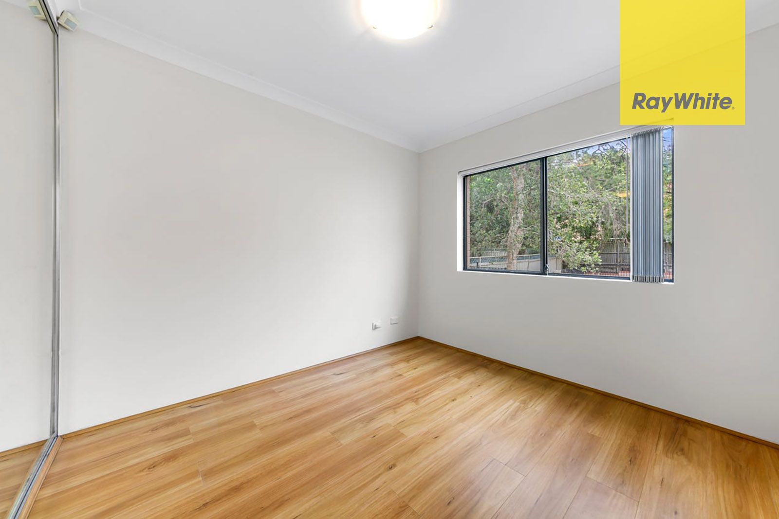 18/8-12 Alexandra Avenue — photo 4 of 6