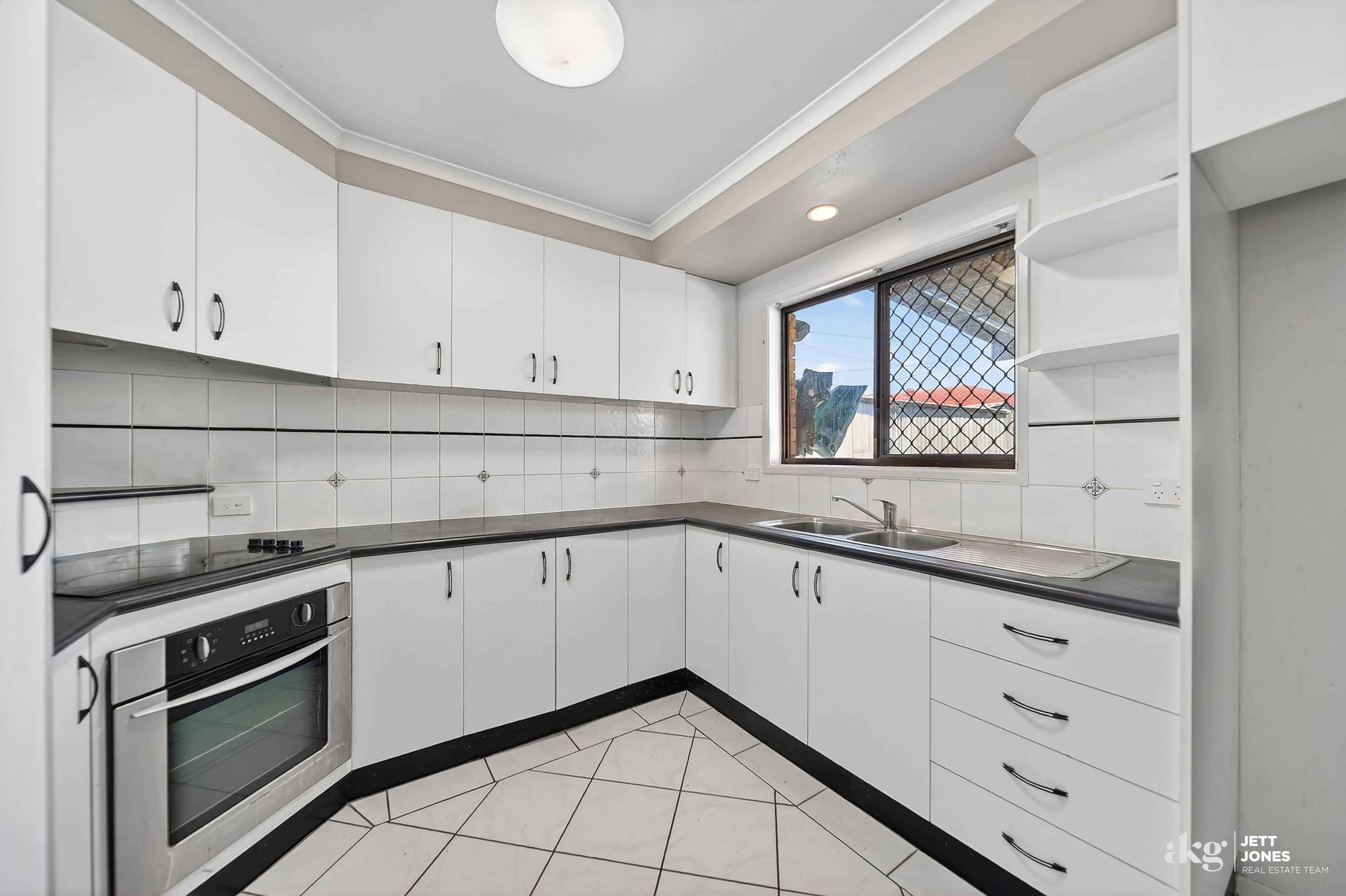64 Radiata Street — photo 8 of 19