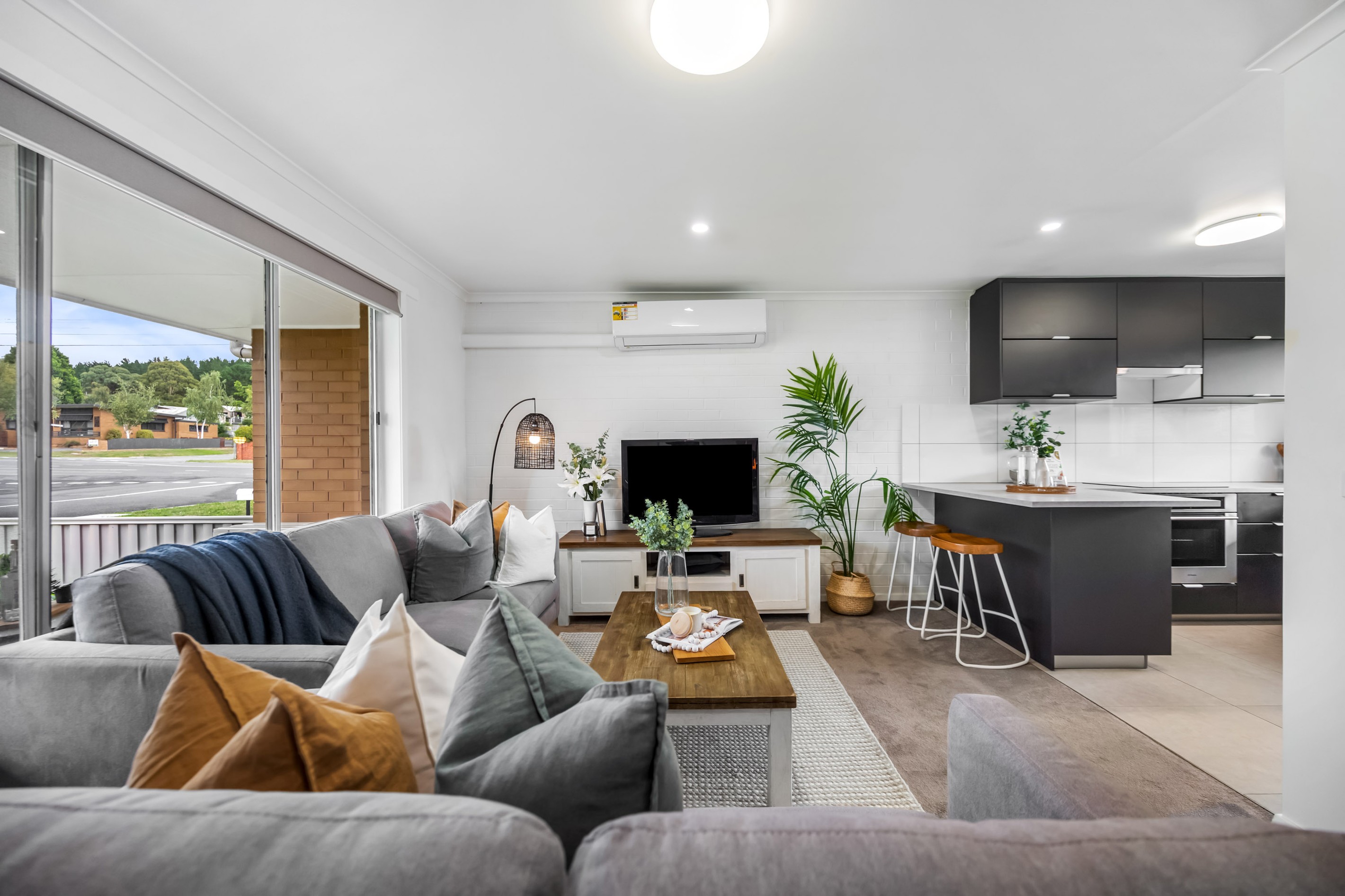 2/749 Geelong Road, Canadian, VIC 3350