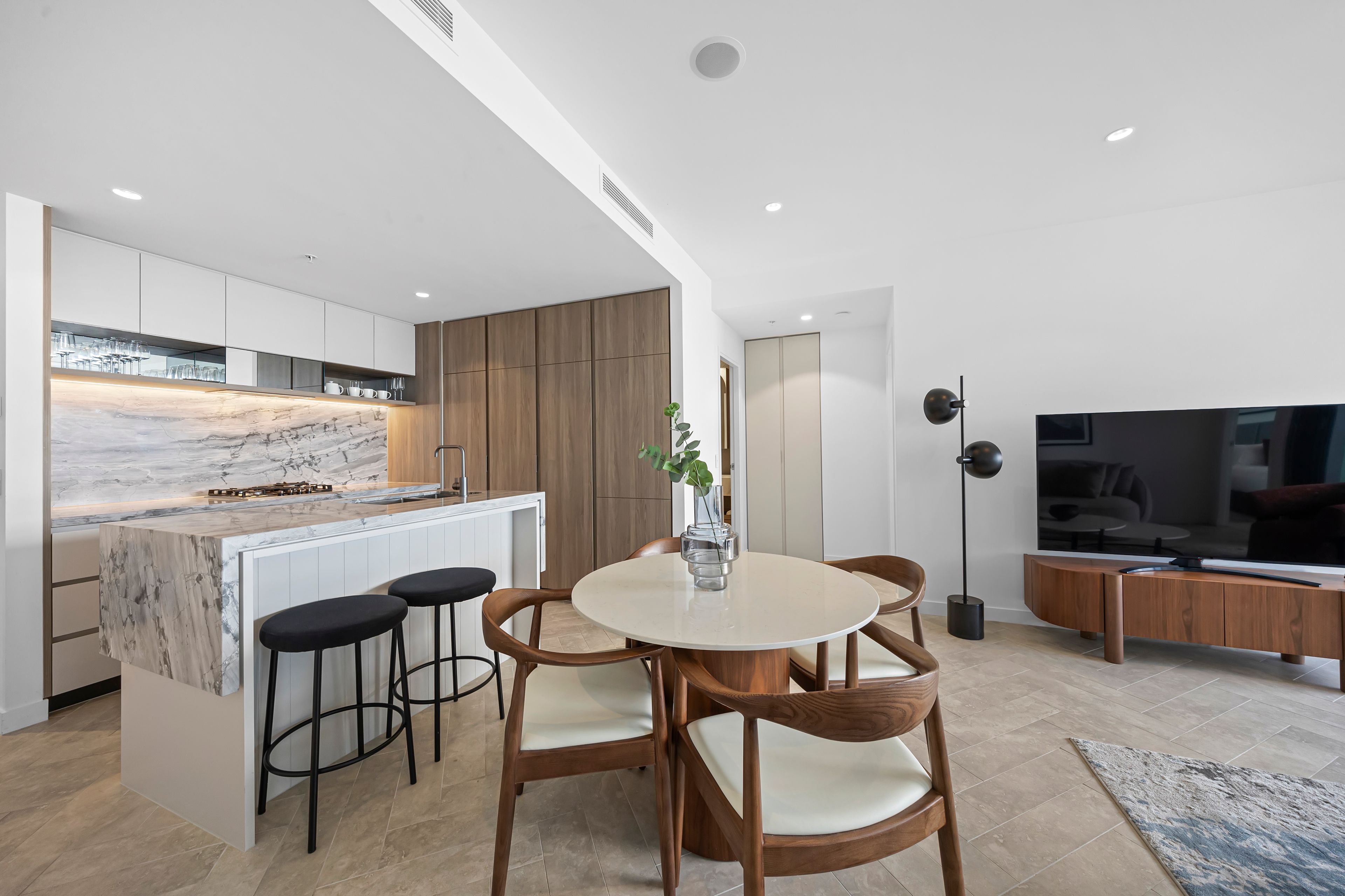 5709/8 Margaret Street — photo 3 of 26