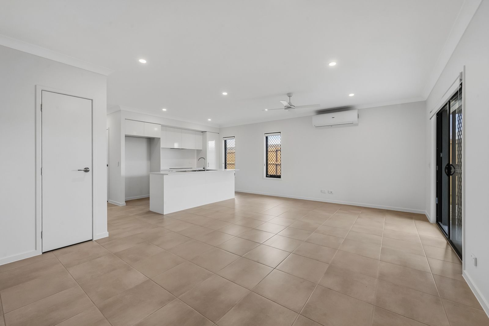 22 Green Avenue — photo 2 of 12