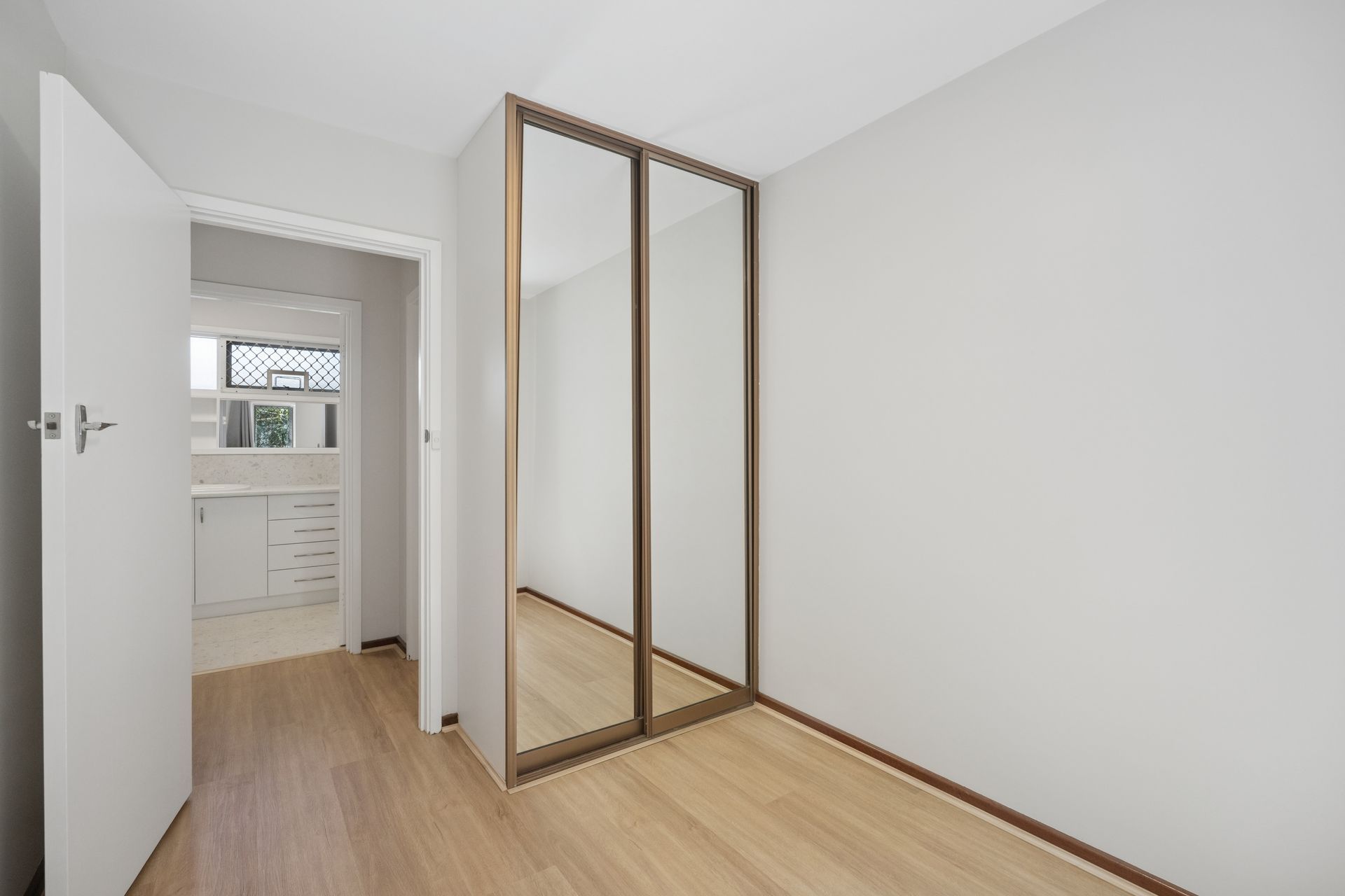 2/52 Sackville Terrace — photo 6 of 18
