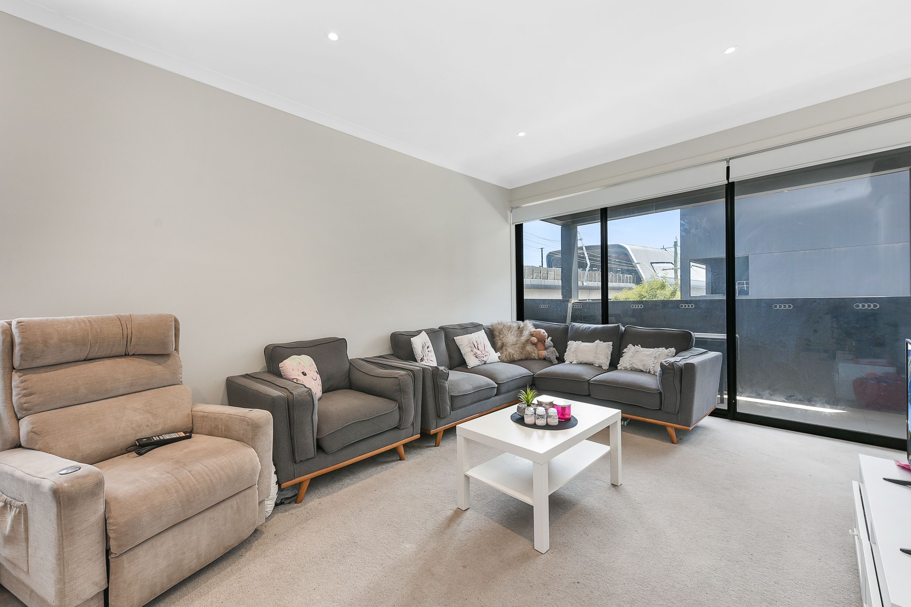 33/163 Carinish Road, Clayton, VIC 3168