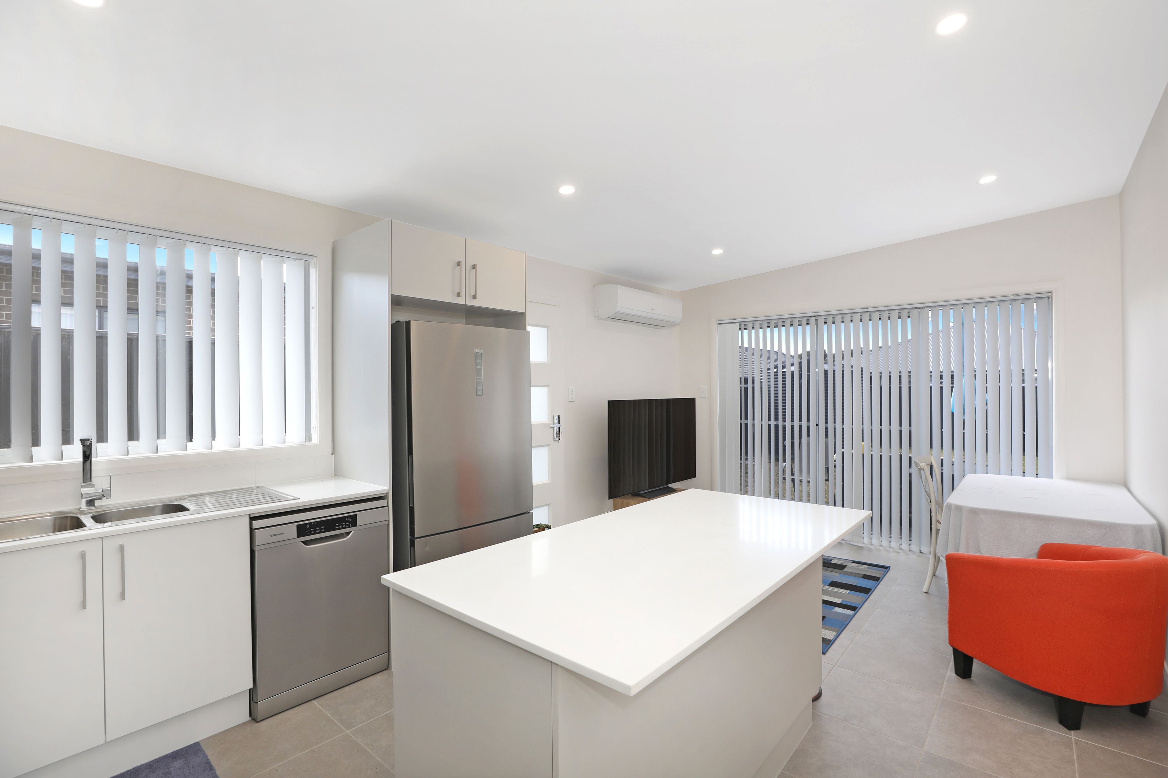 2/34 Matchless Avenue — photo 4 of 4