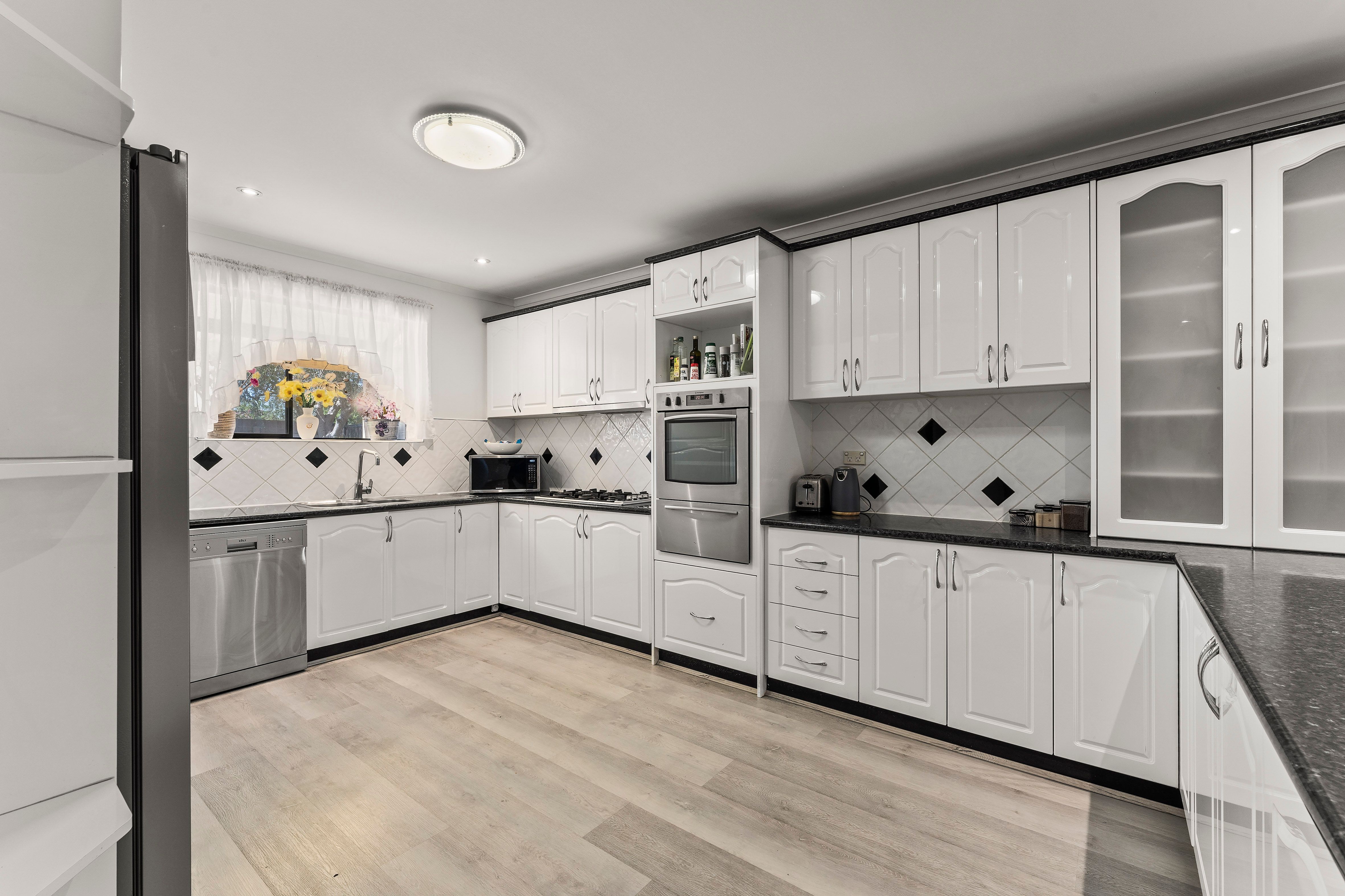 8 Mount Court, Mill Park, VIC 3082