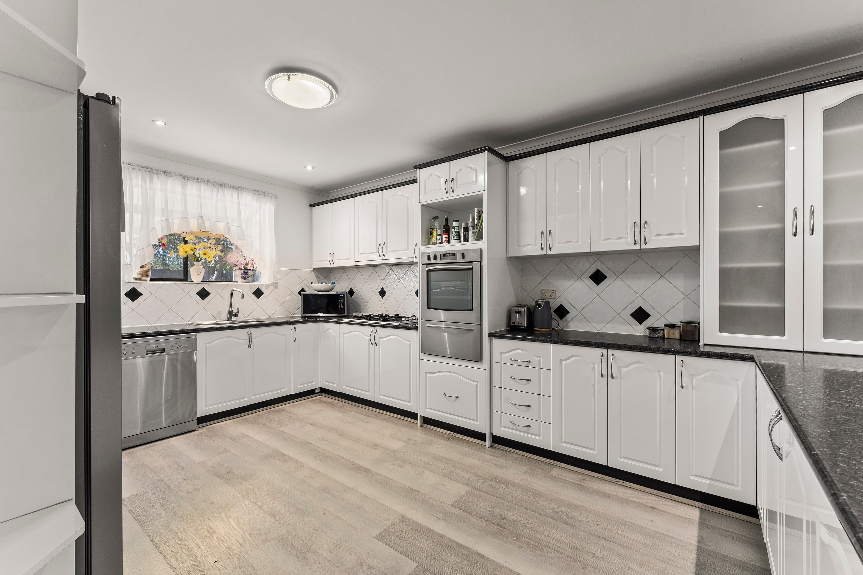 8 Mount Court, Mill Park, VIC 3082