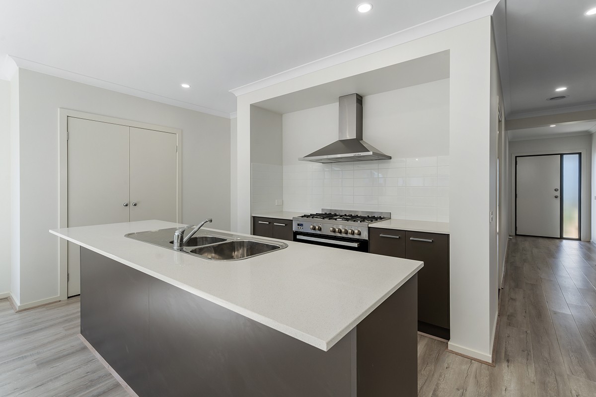 10 Sunmoth Road, Craigieburn, VIC 3064
