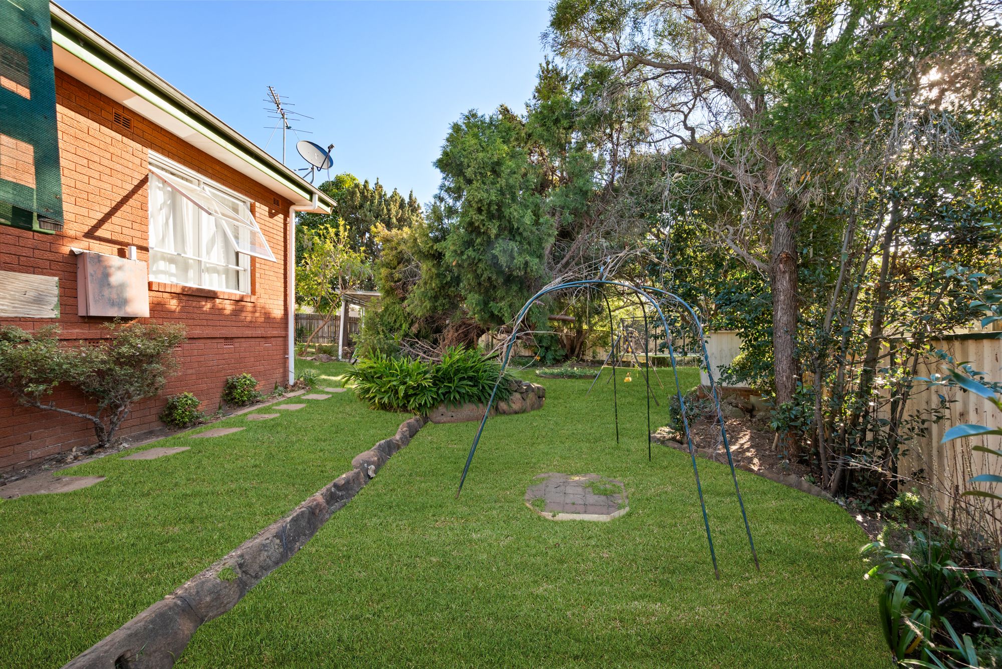 8 Coolah Avenue — photo 10 of 11