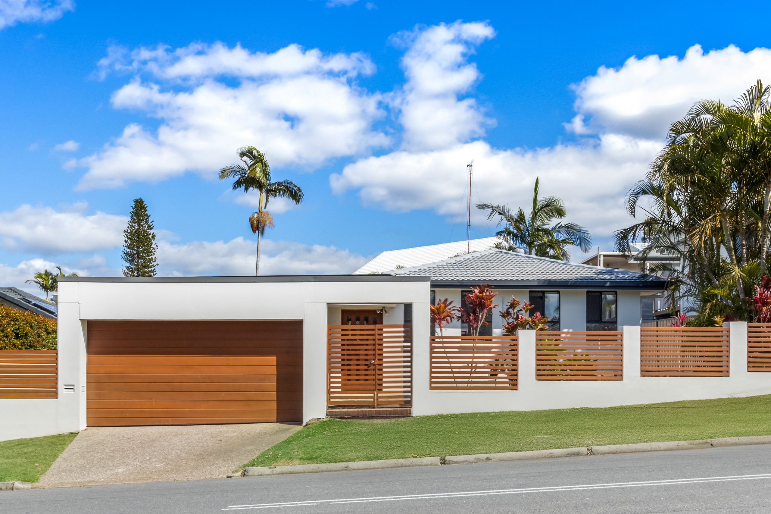 10 Ocean View Street, Benowa, QLD 4217