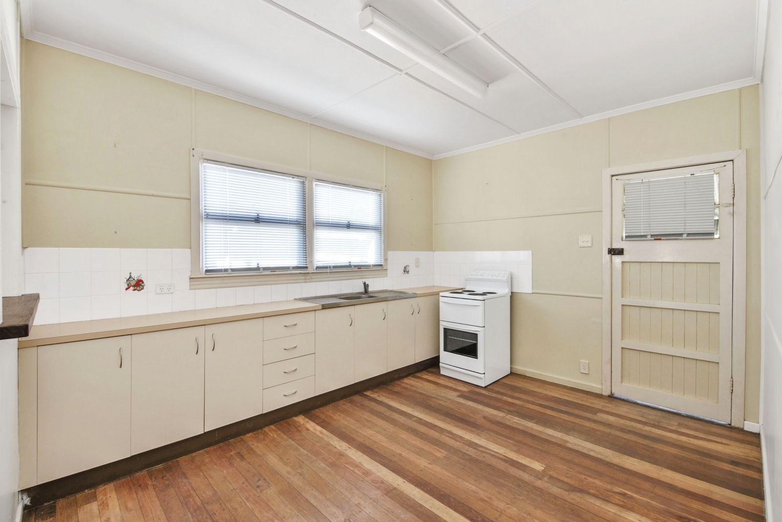 43 Hawthorne Street, Woody Point, QLD 4019