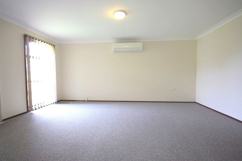4 BOWERBIRD Avenue, Ingleburn, NSW 2565