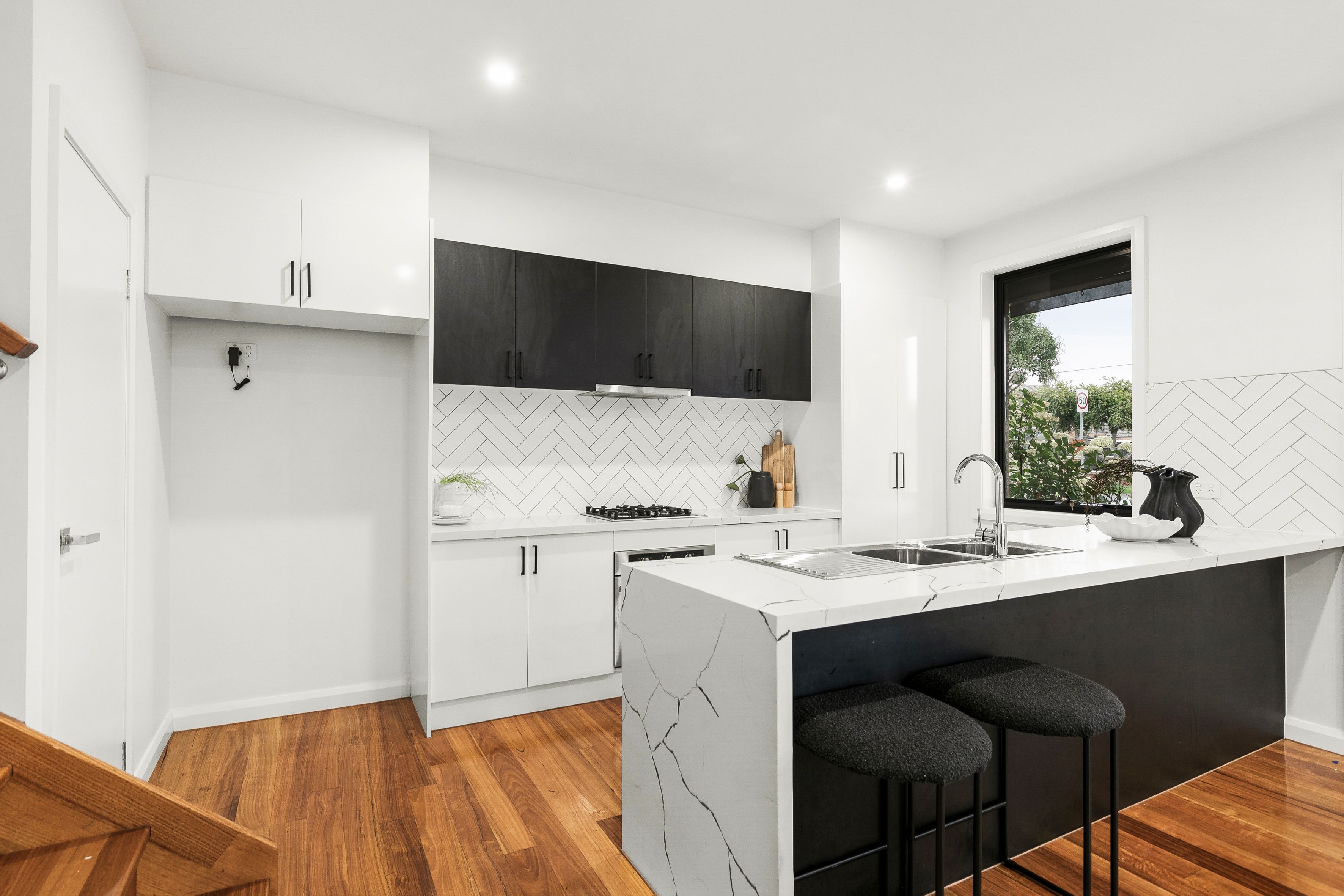 1/100 Widford Street — photo 8 of 16