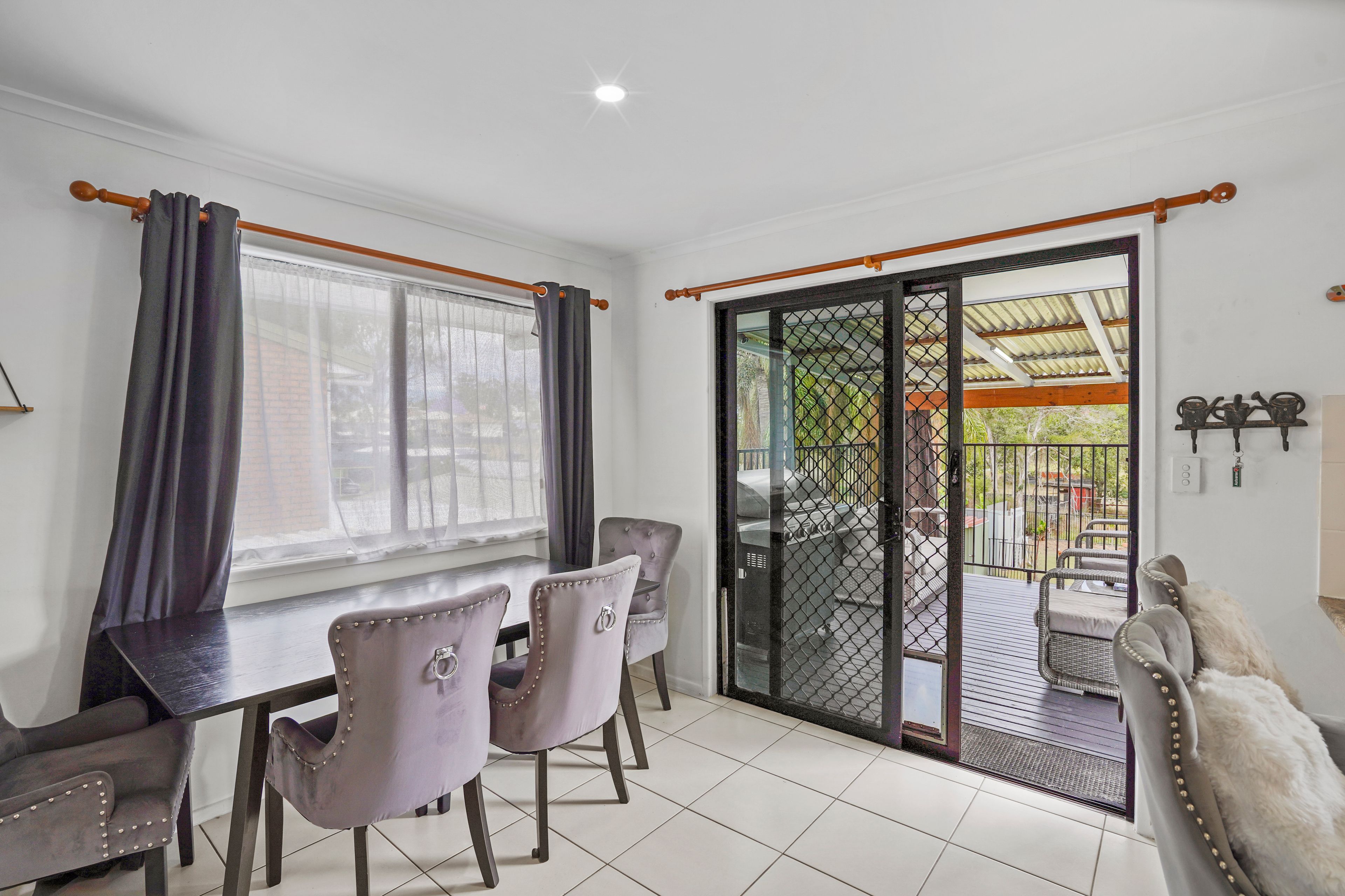 124 Loganlea Road — photo 4 of 14