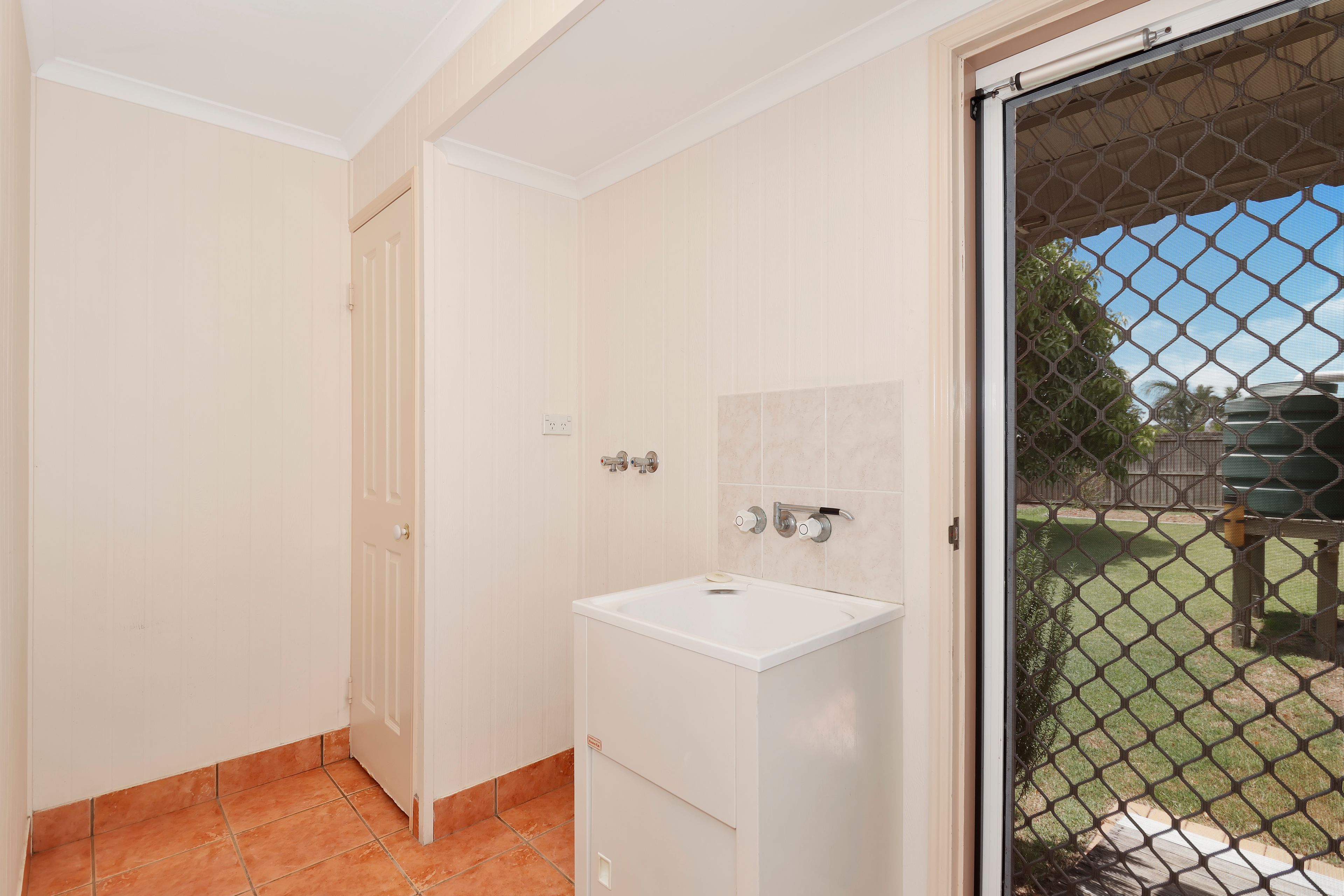 88 Honiton Street — photo 11 of 15