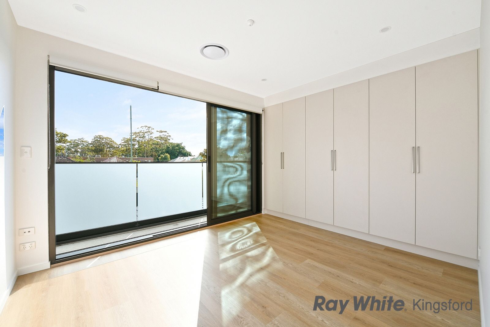 4B Ney Street — photo 7 of 7