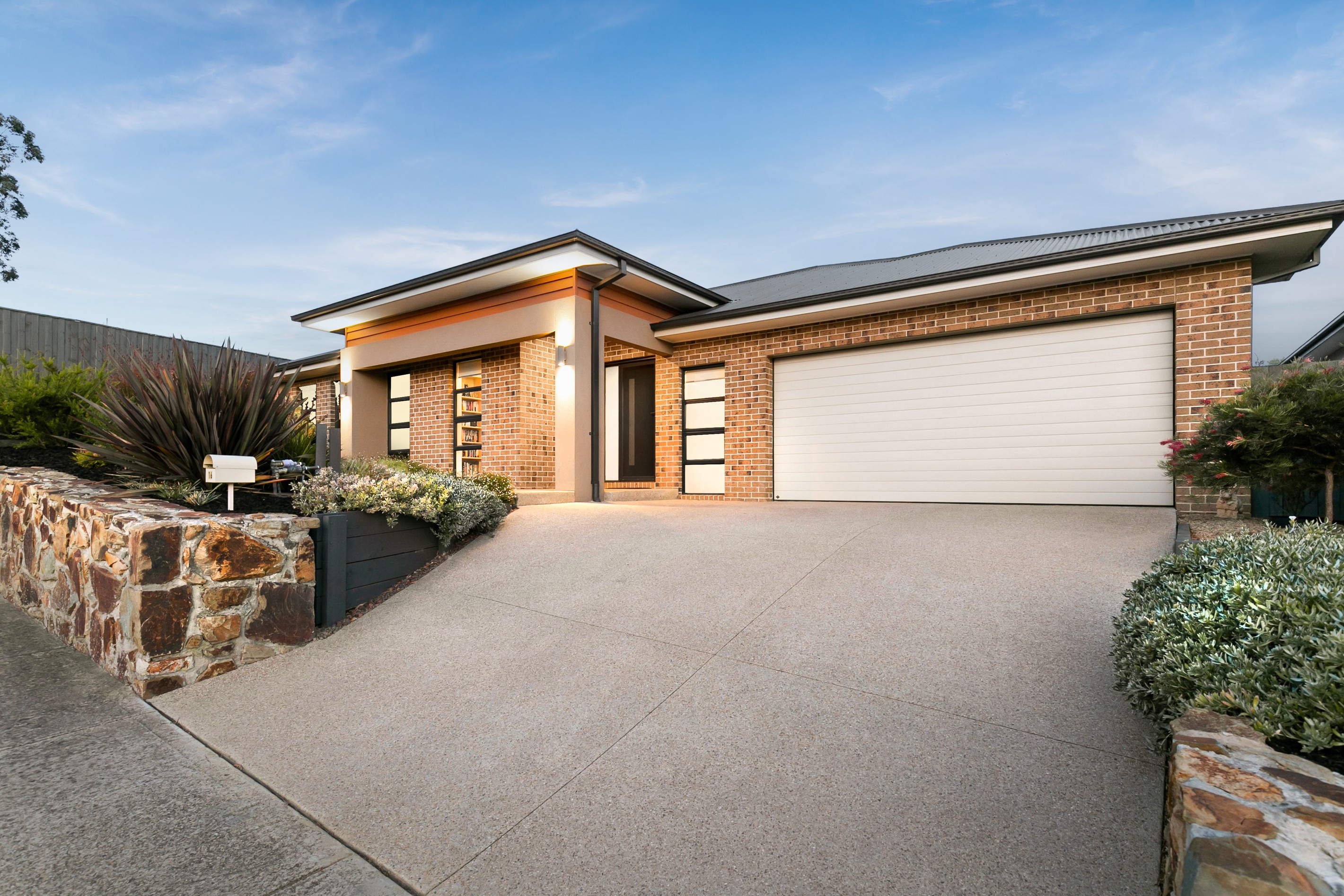 16 Valentine Crescent, Officer, VIC 3809