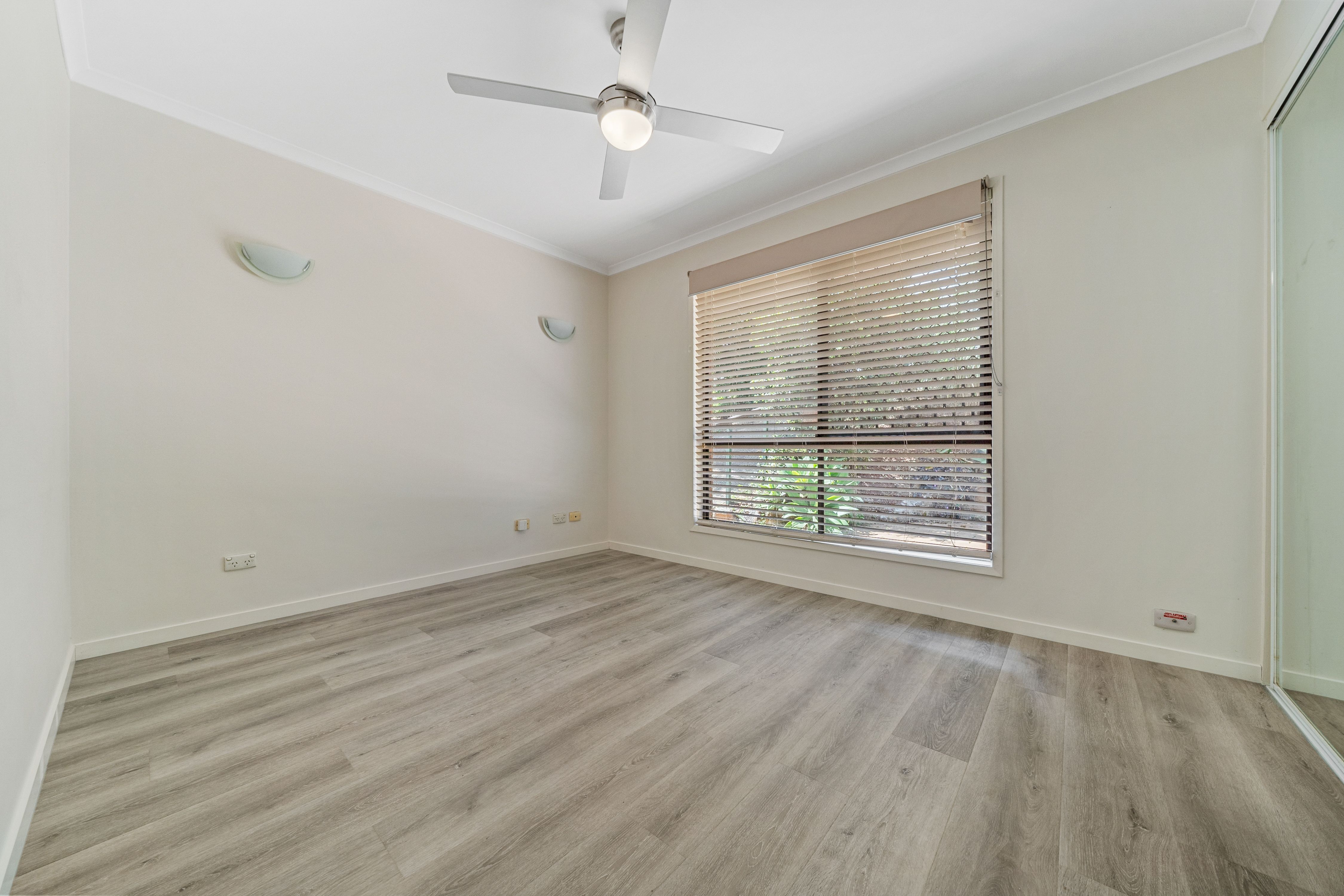23 Truman Crescent — photo 11 of 20