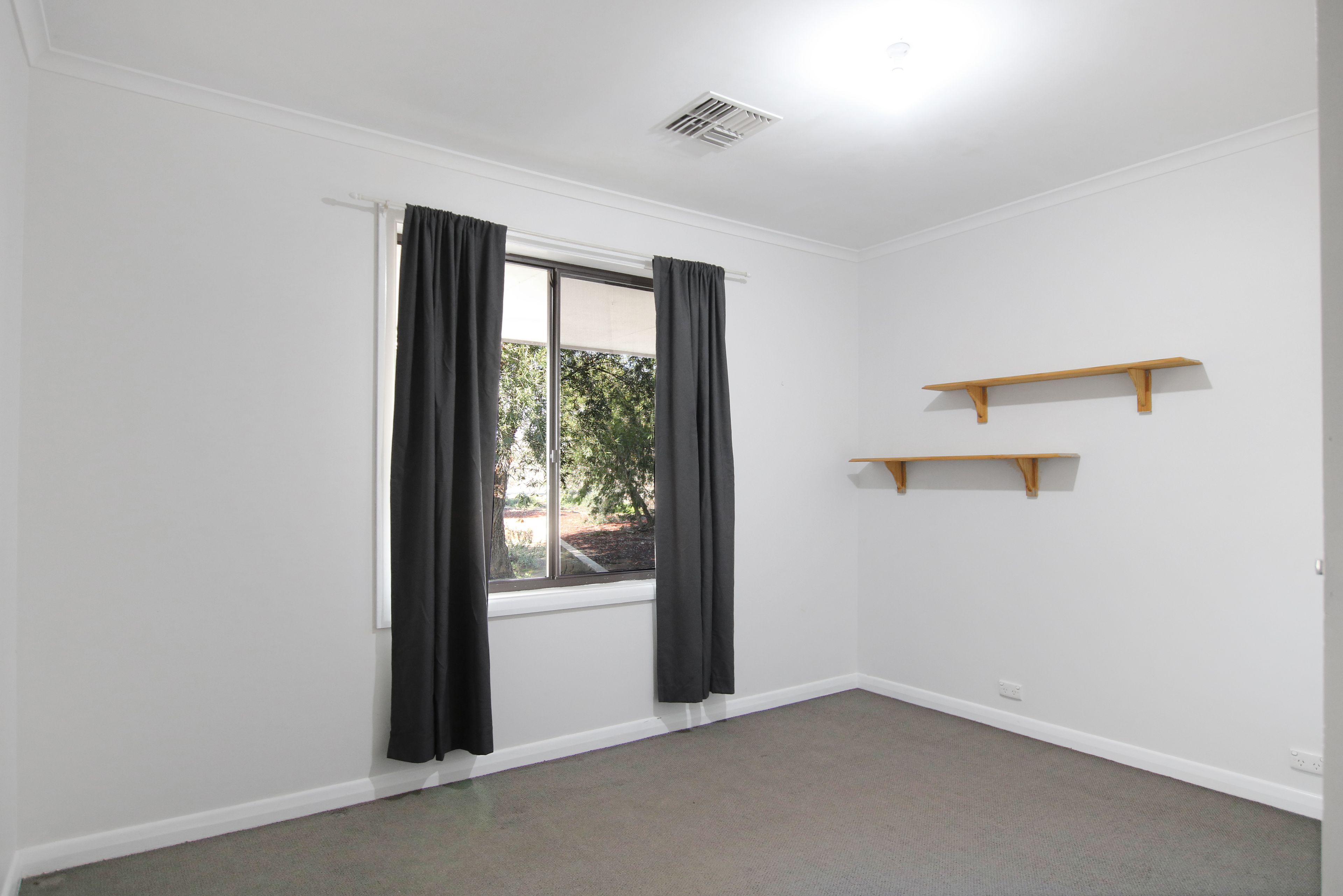 33 Krieg Road — photo 11 of 25