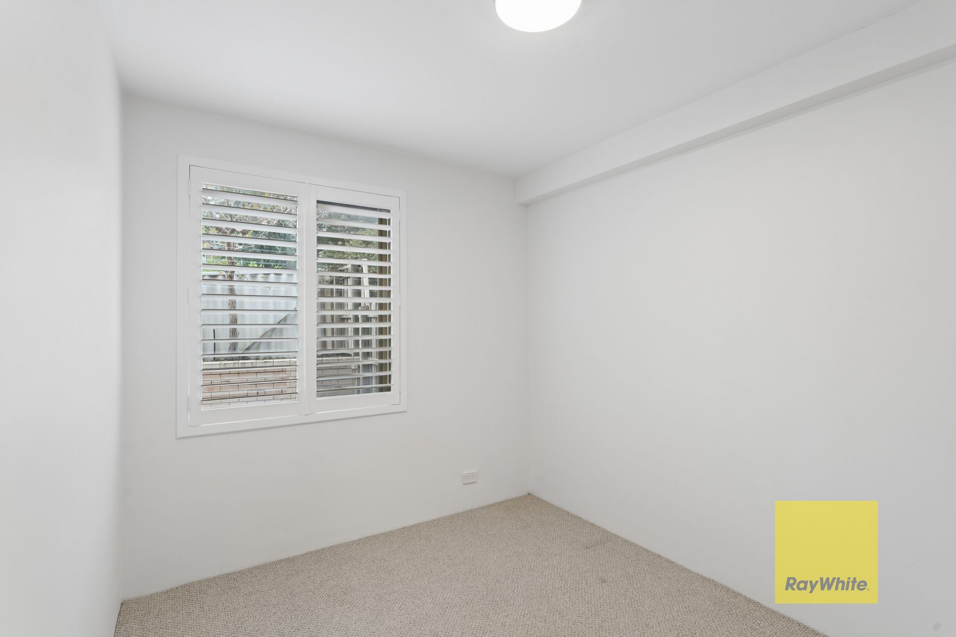 5/12 Mcnamara Way — photo 9 of 18