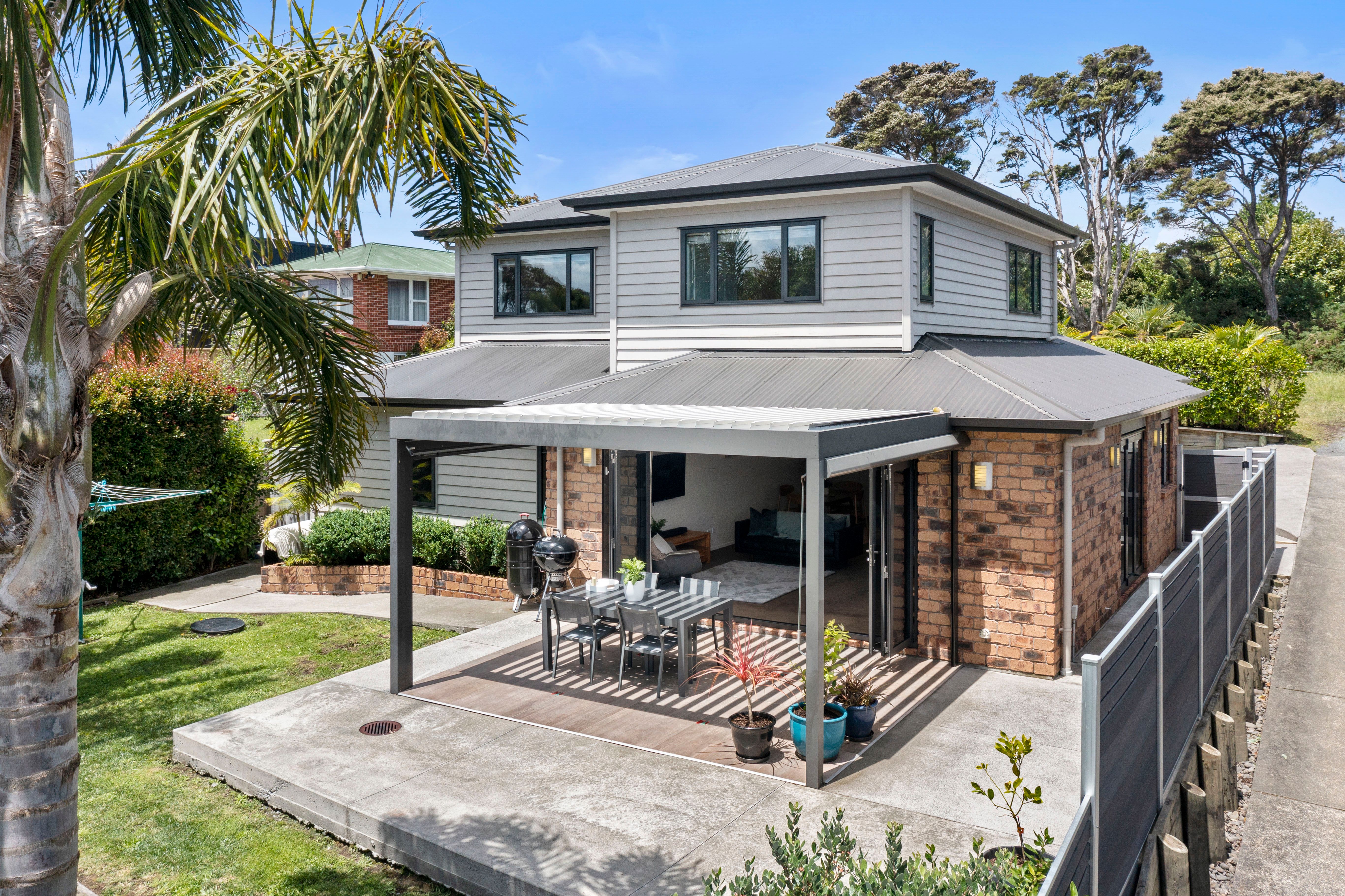 168 Cliff View Drive, Green Bay, Waitakere City